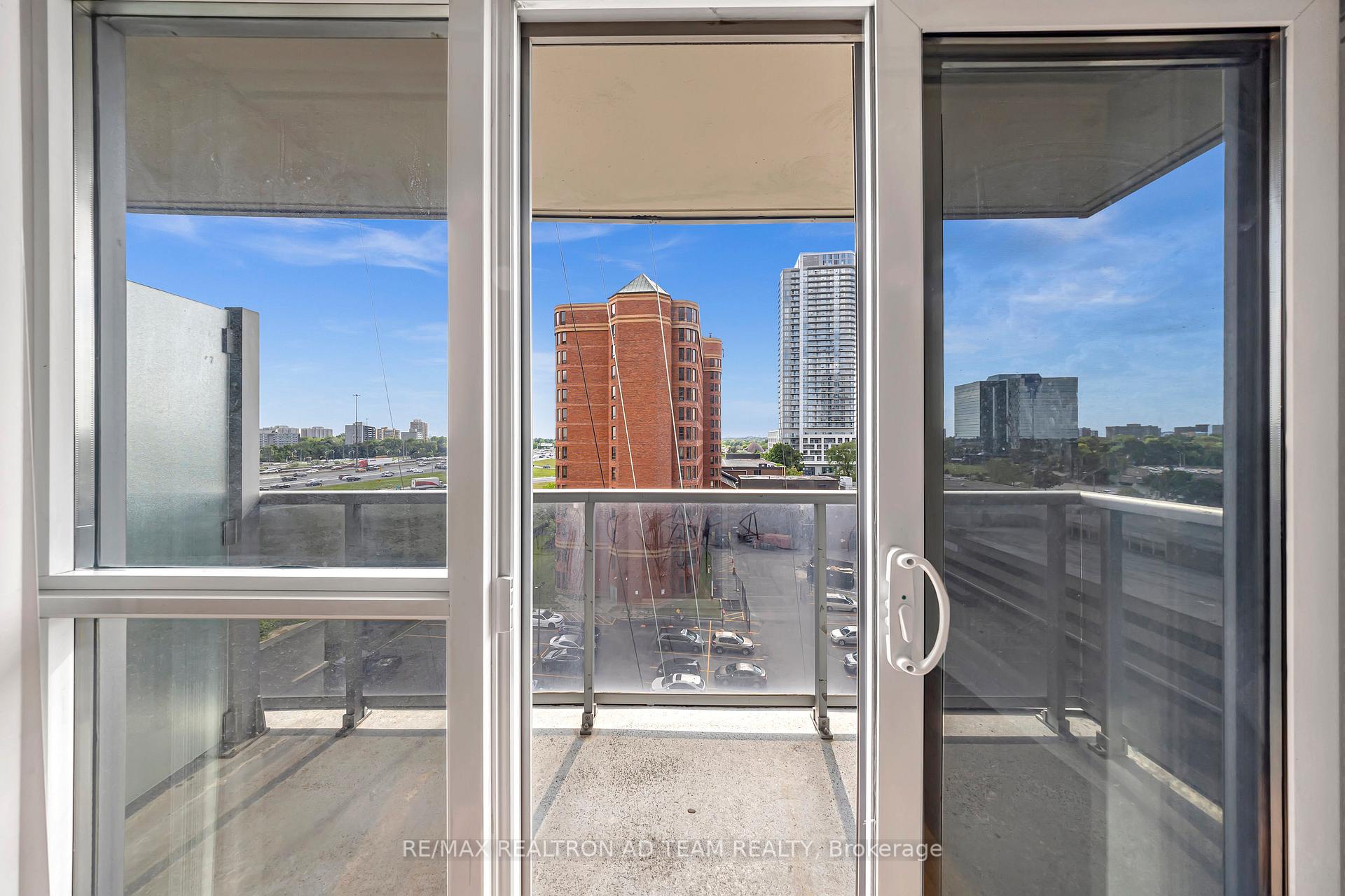 2 Bedrooms Condo at 125 Village Green, Toronto For sale