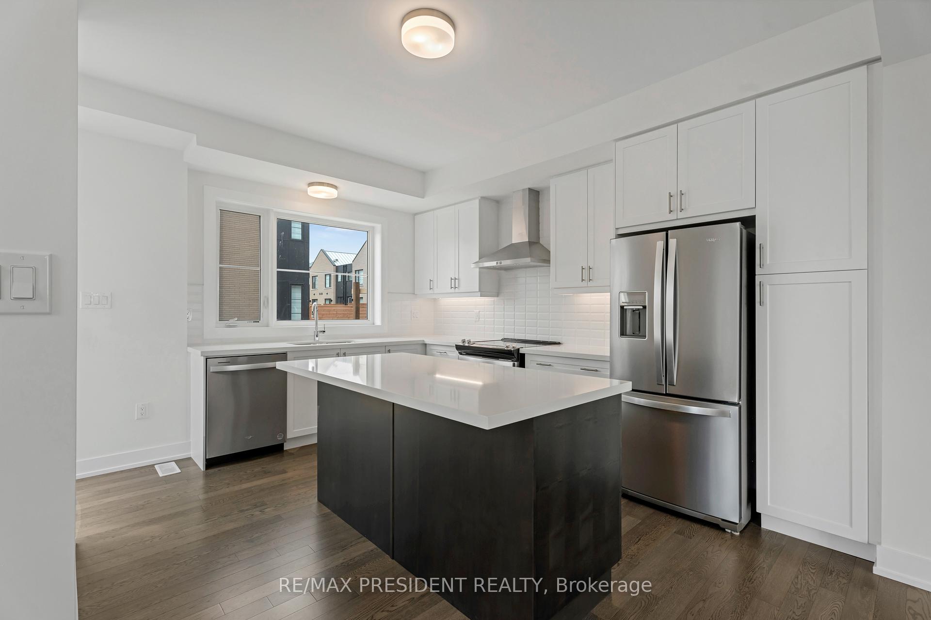 3 Bedrooms Condo at 2273 Turnberry, Burlington For sale