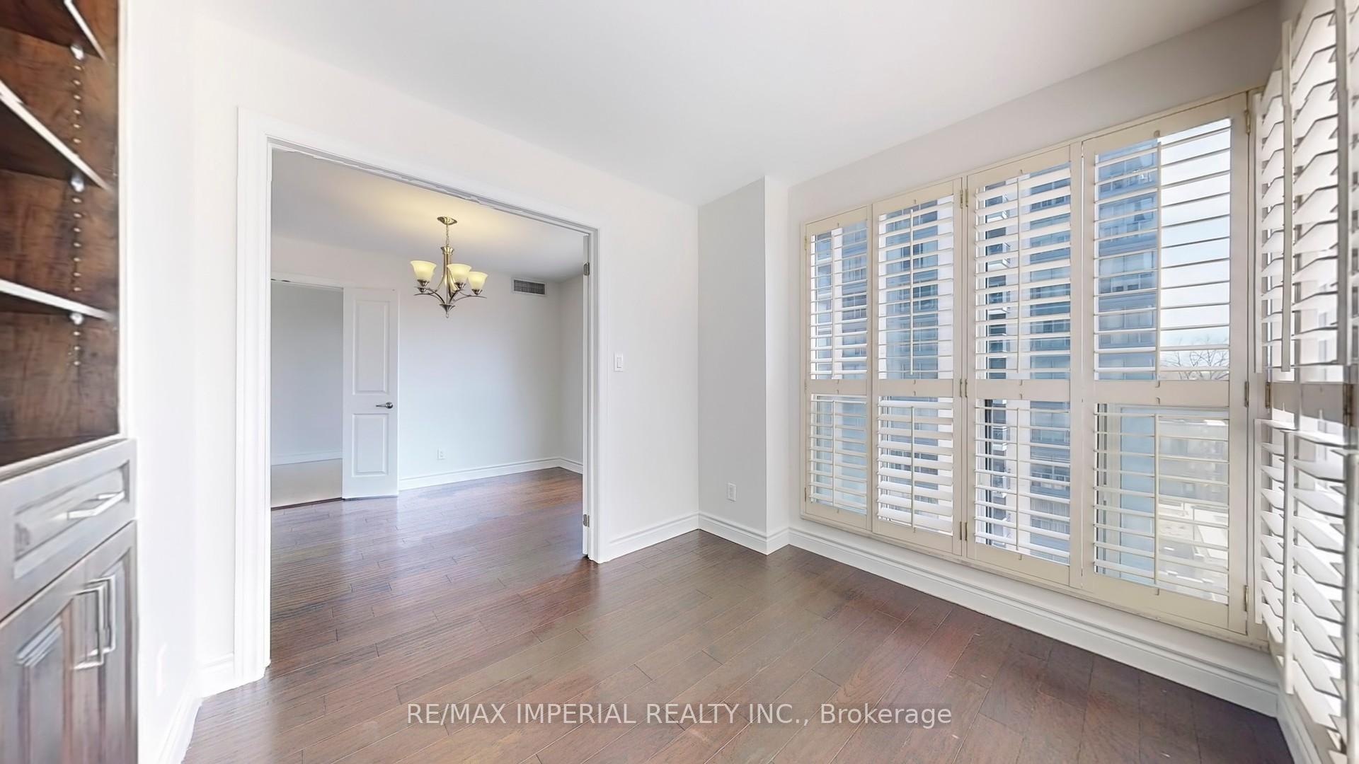 3 Bedrooms Condo at 18 Hollywood, Toronto For sale