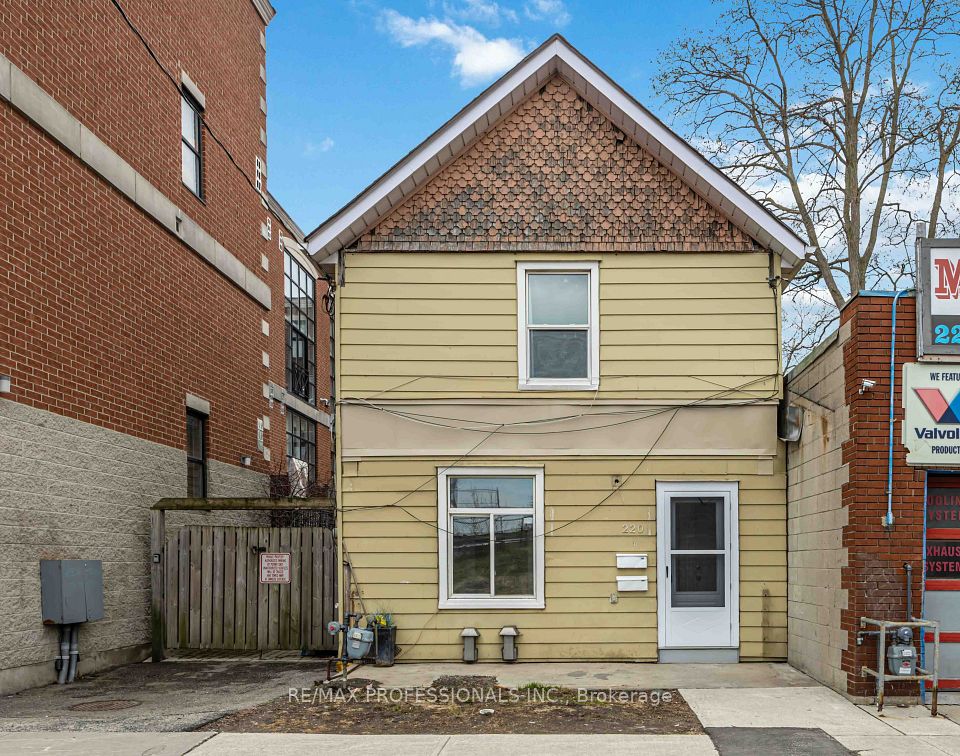 220 Main St
