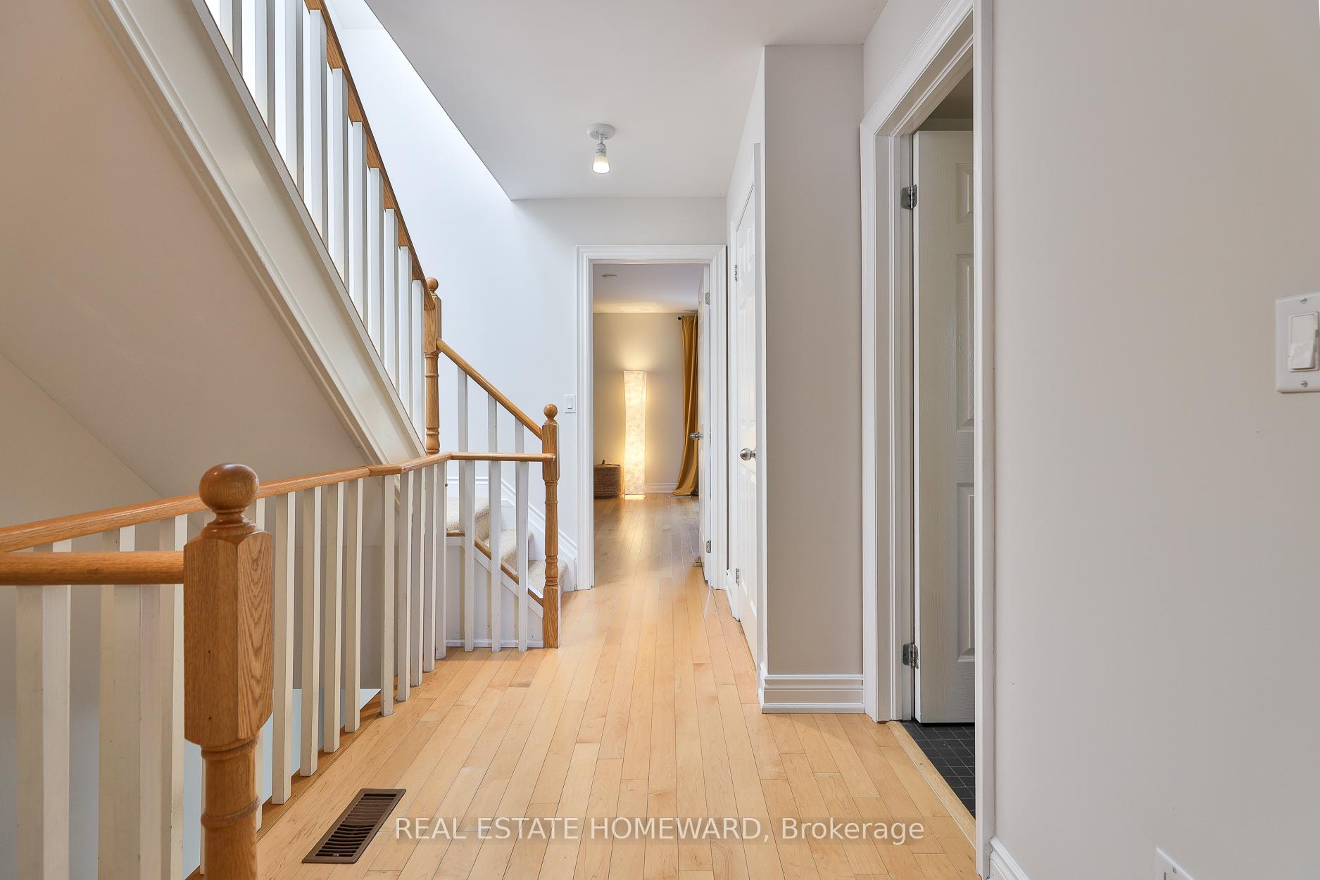 3 Bedrooms Condo at 36 Rusholme Park, Toronto For sale