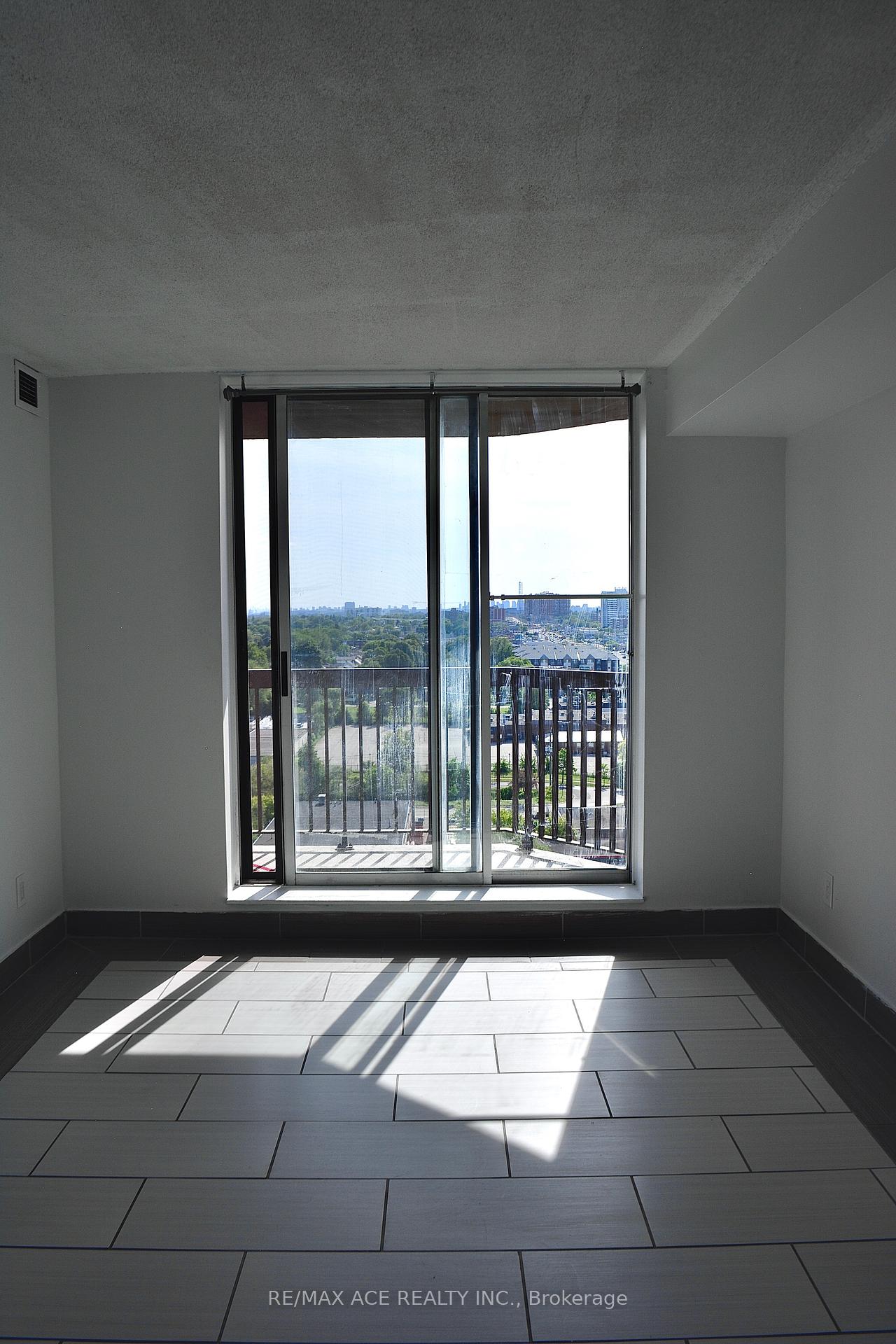 3 Bedrooms Condo at 330 Mccowan, Toronto For sale