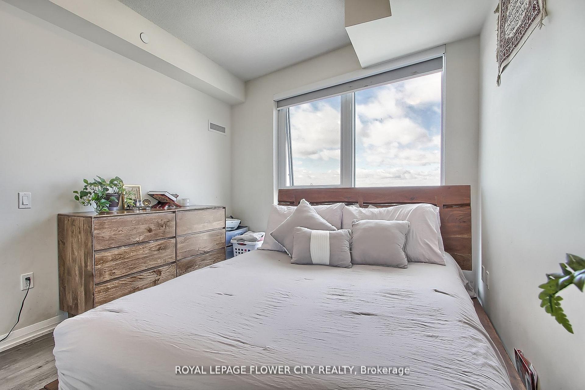 1 Bedroom Condo at 65 Watergarden, Mississauga For sale