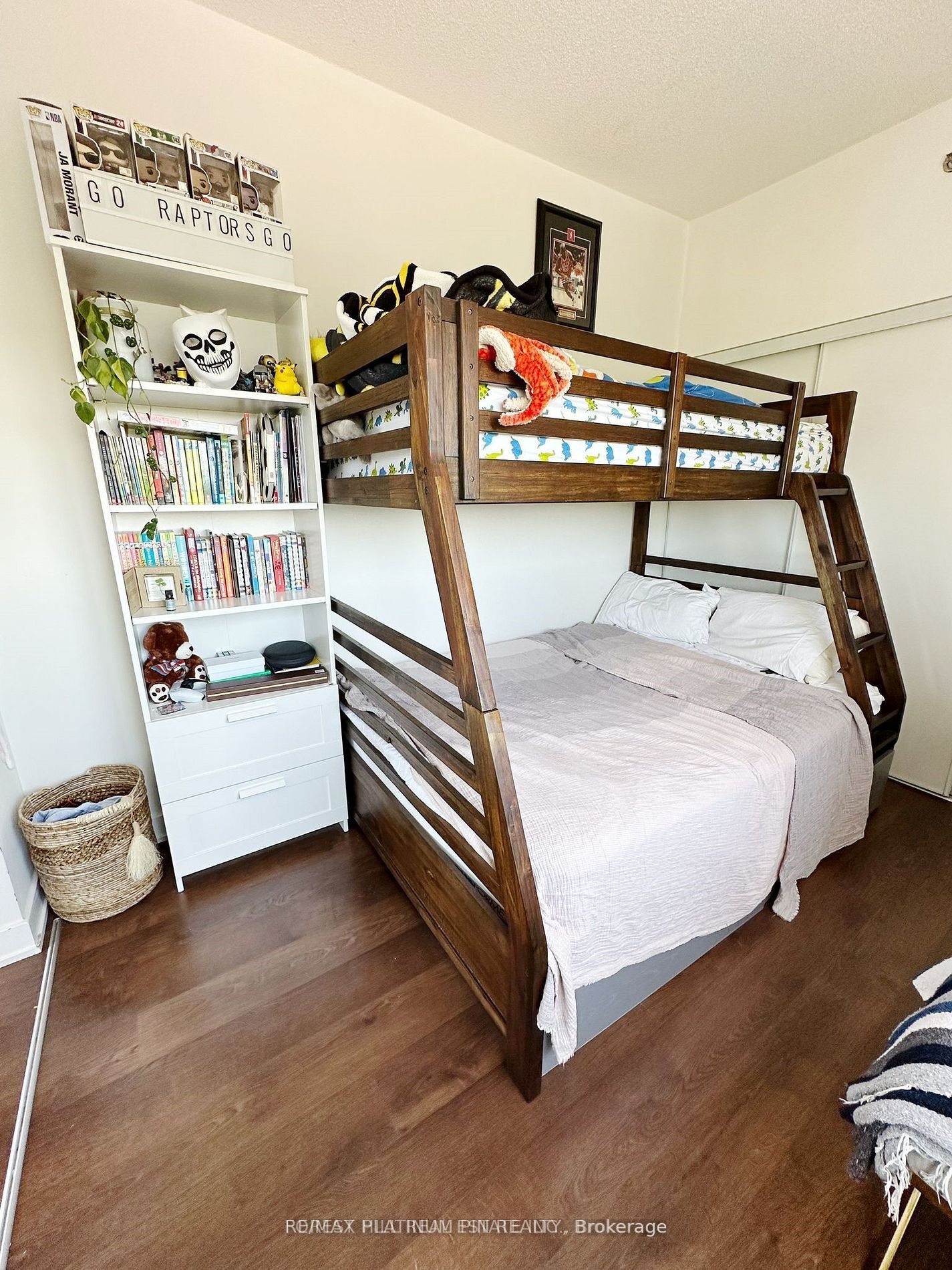 11 Superior Avenue, #812