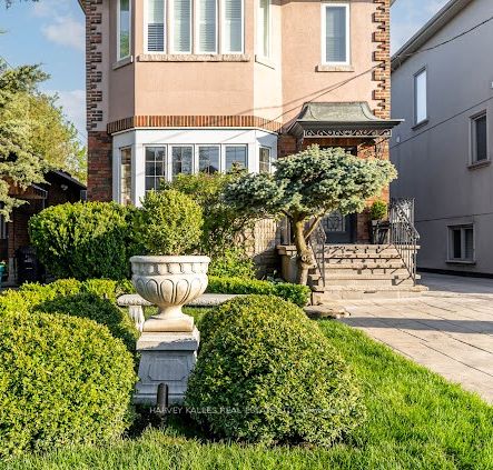 213 Brooke Avenue, Toronto, ON M5M 2K7