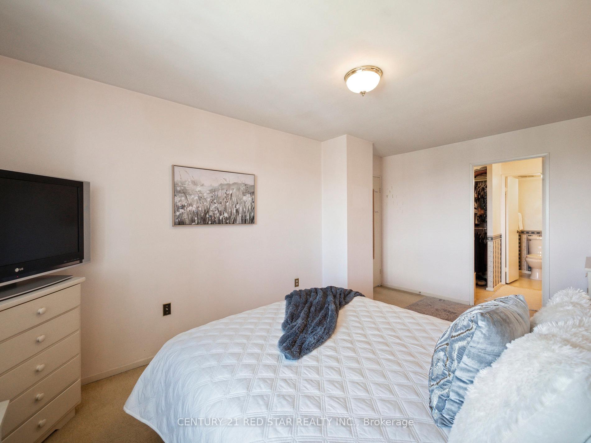 2 Bedrooms Condo at 4001 Don Mills, Toronto For sale