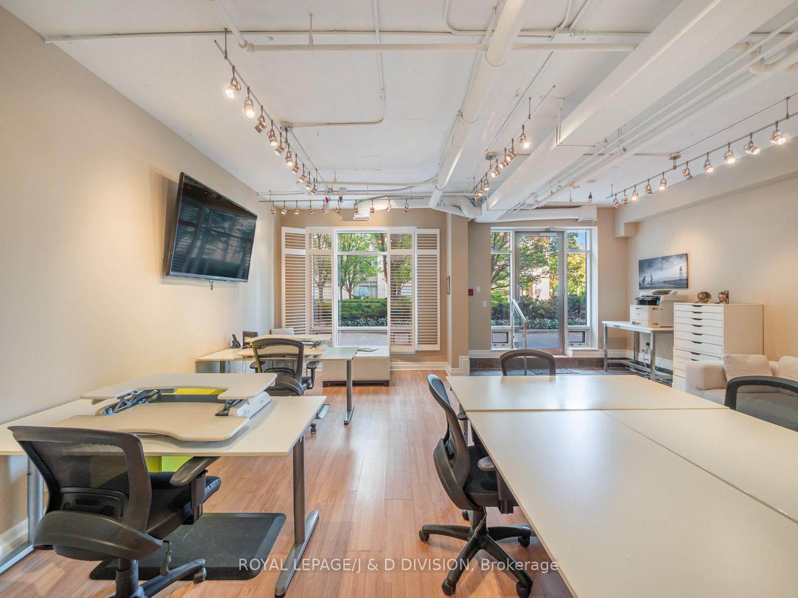 2 Bedrooms Condo at 500 Queens,  Toronto For sale