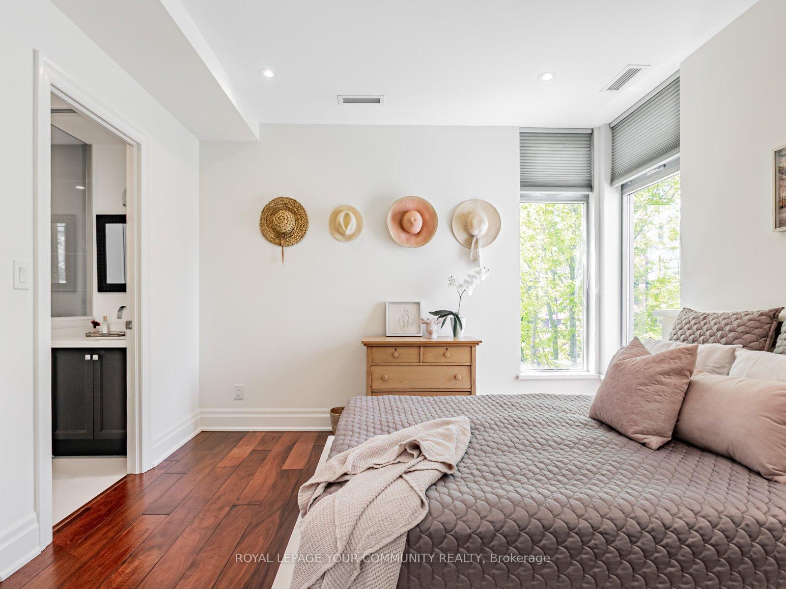 3 Bedrooms Condo at 1 Rainsford, Toronto For sale