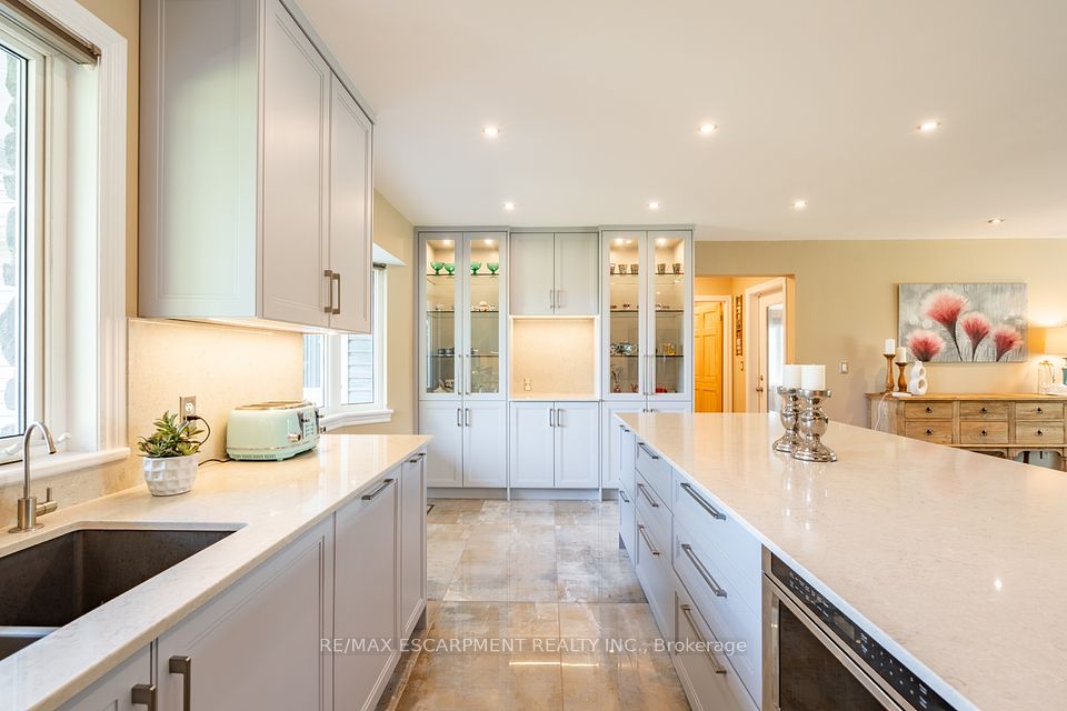 399 Old Brock Road, Hamilton, ON L9H 5J1