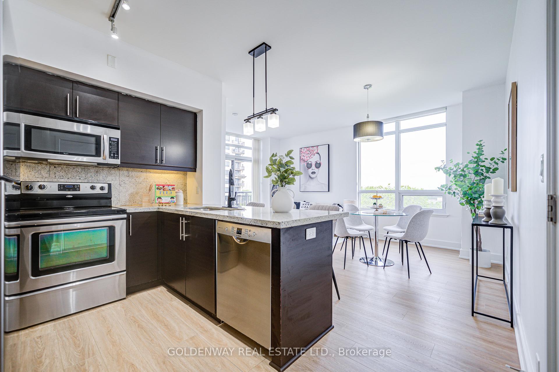 2 Bedrooms Condo at 676 Sheppard, Toronto For sale