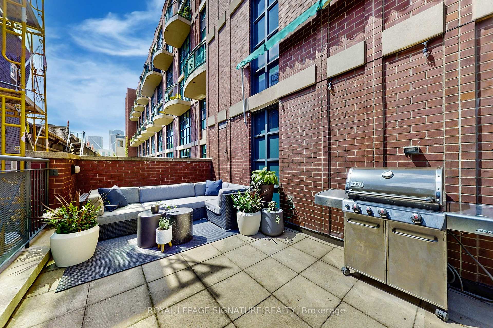2 Bedrooms Condo at 901 Queen, Toronto For sale