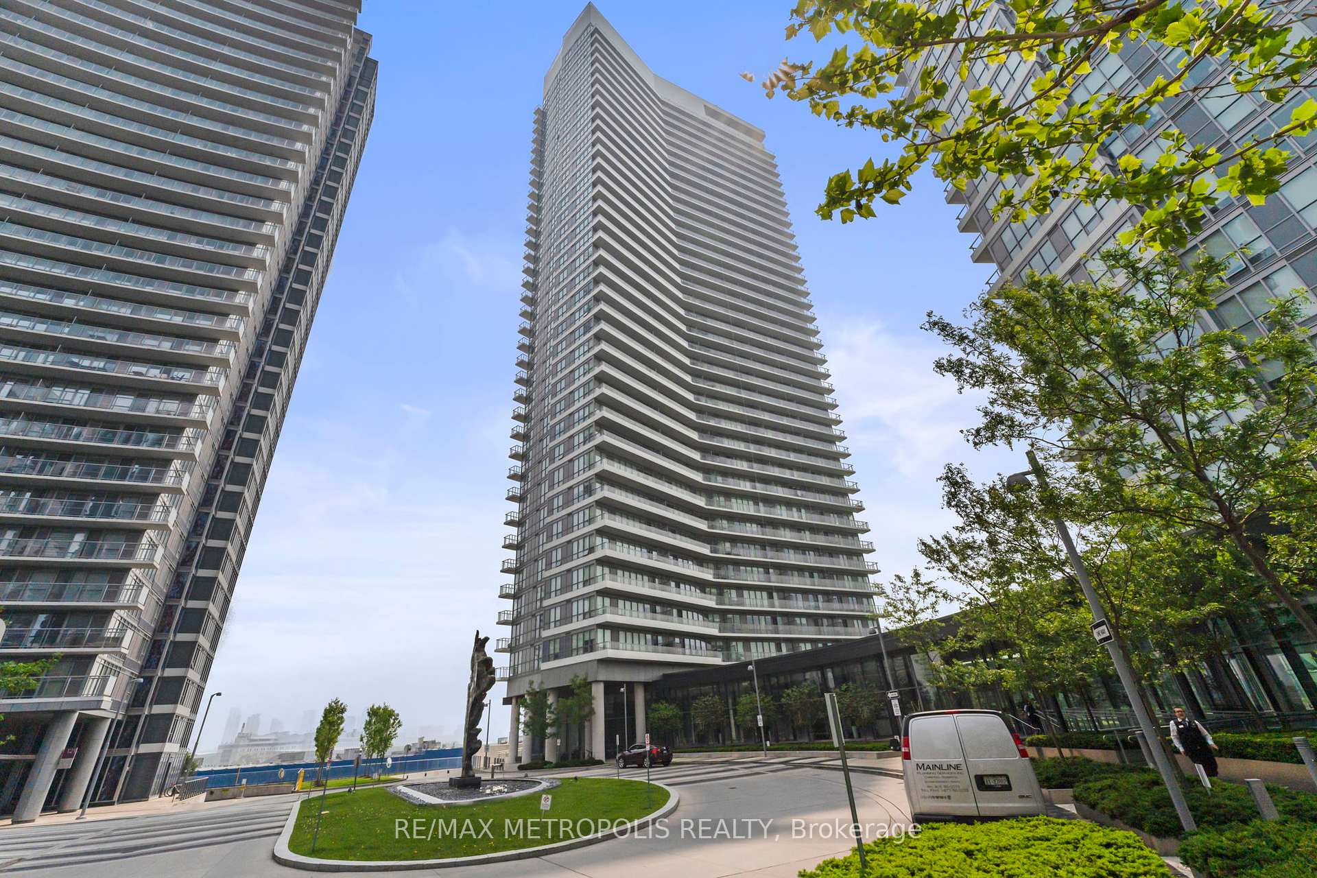 2 Bedrooms Condo at 117 McMahon, Toronto For sale