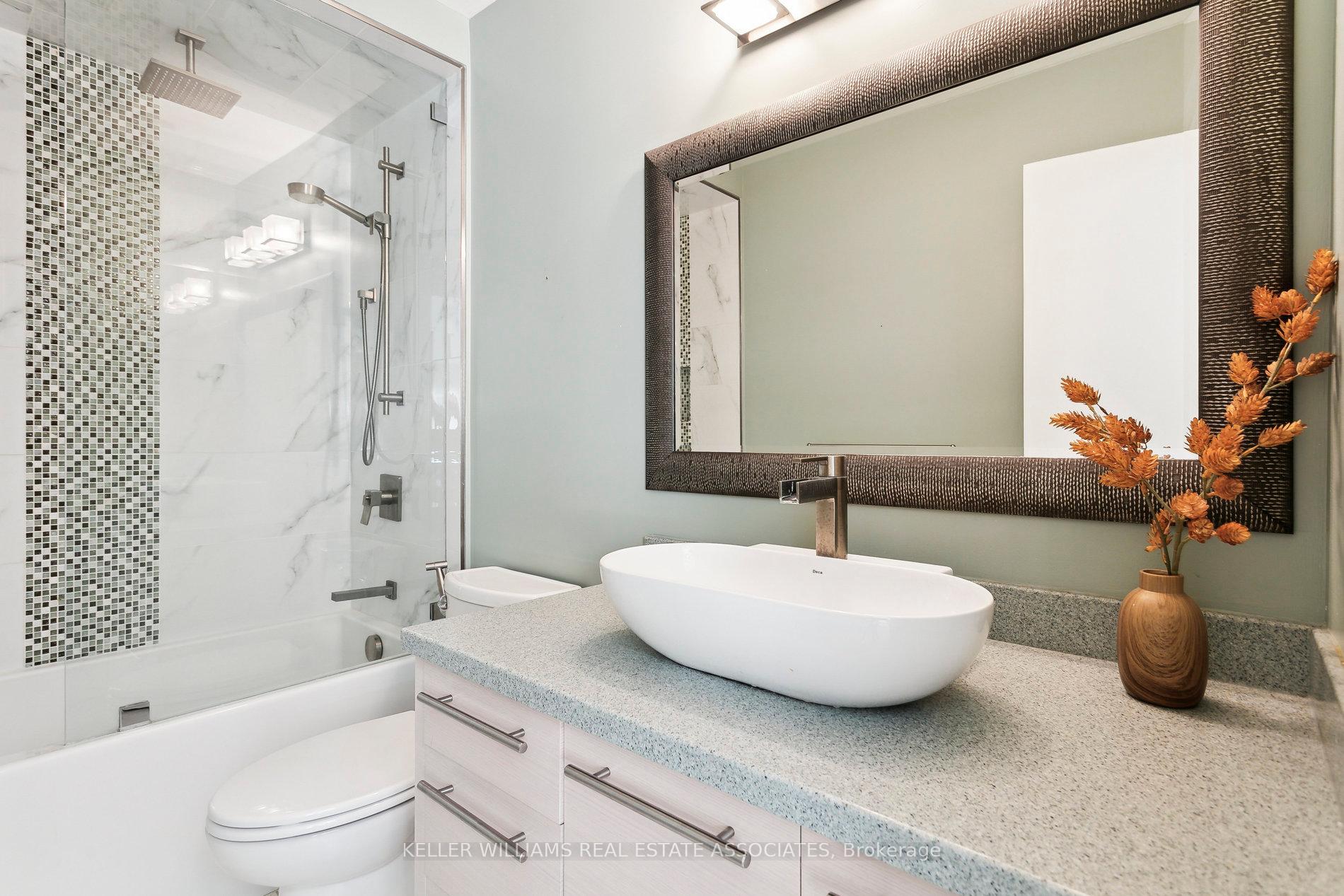 3 Bedrooms Condo at 1250 Marlborough, Oakville For sale