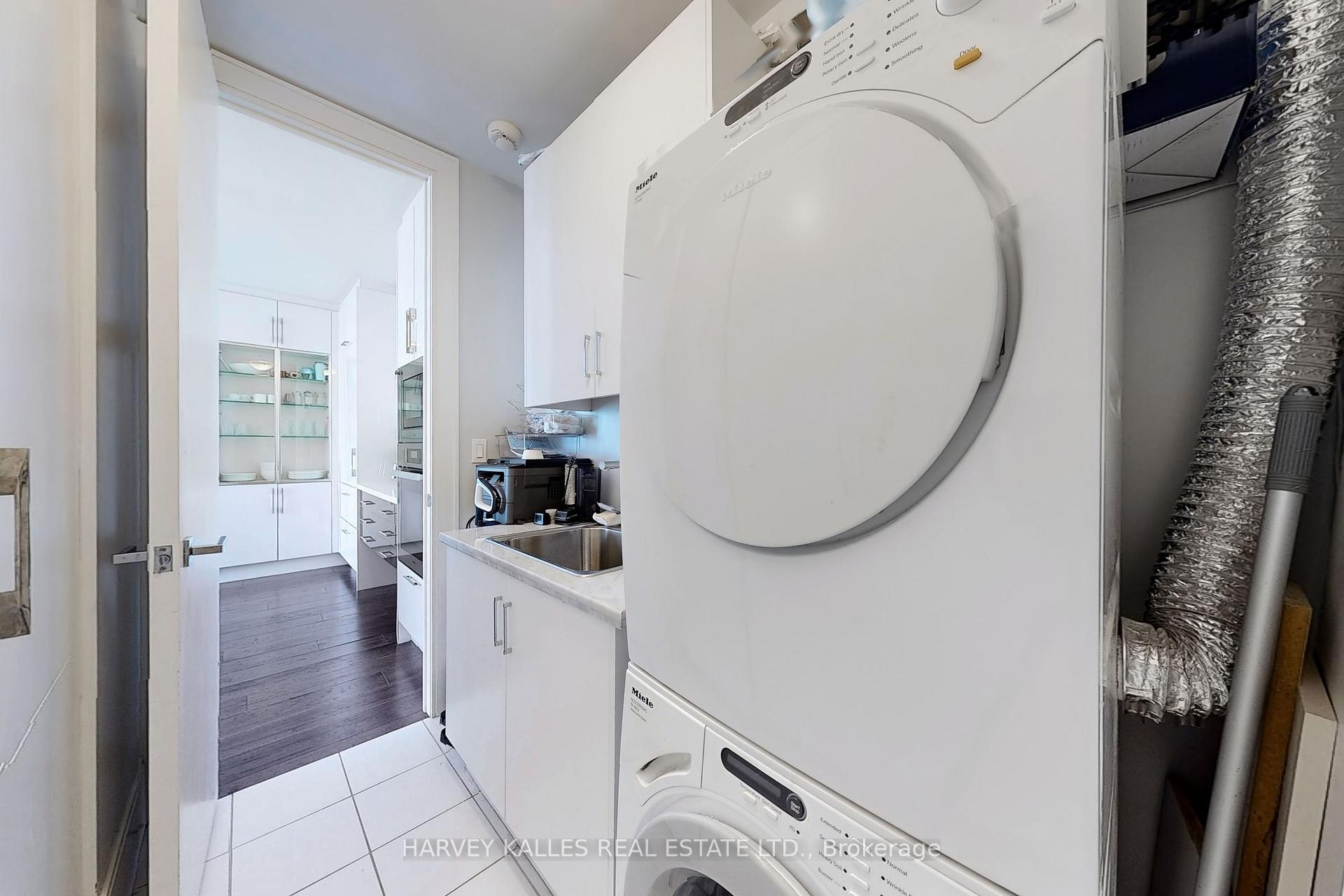 29 Queens Quay N/A E 1006