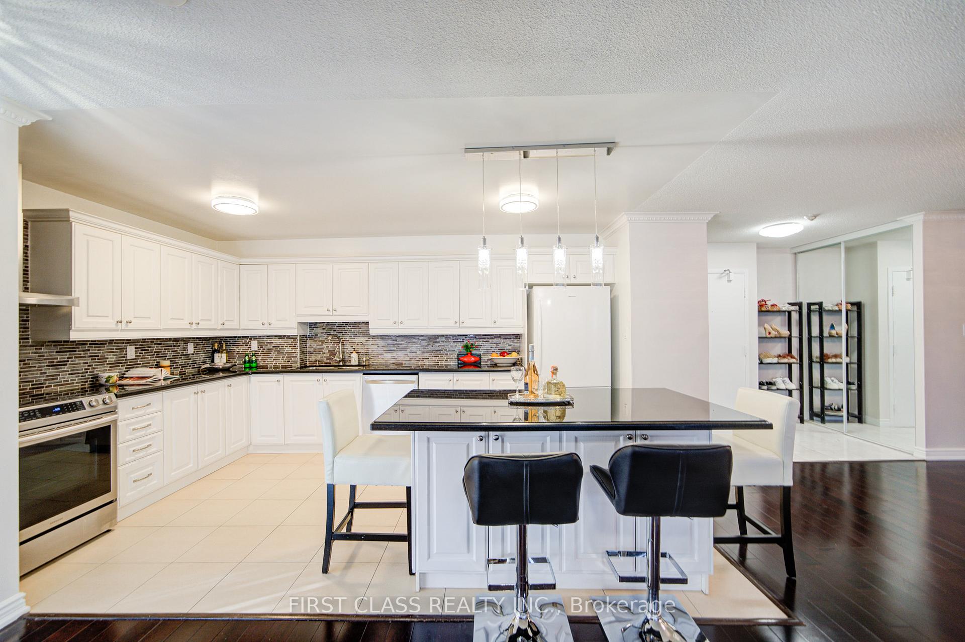 3 Bedrooms Condo at 25 Bamburgh, Toronto For sale