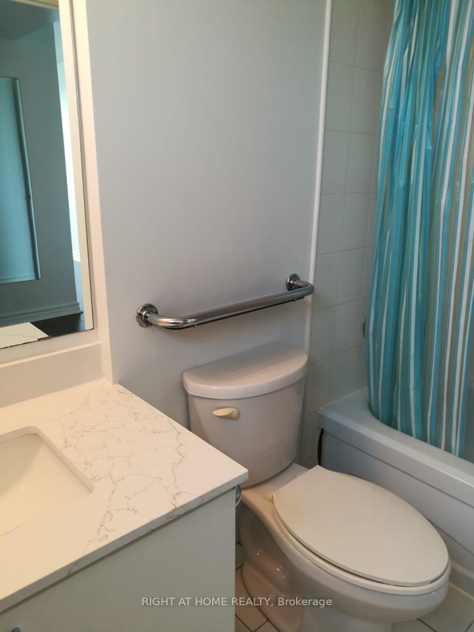 3 Bedrooms Condo at 4 Park Vista, Toronto For sale
