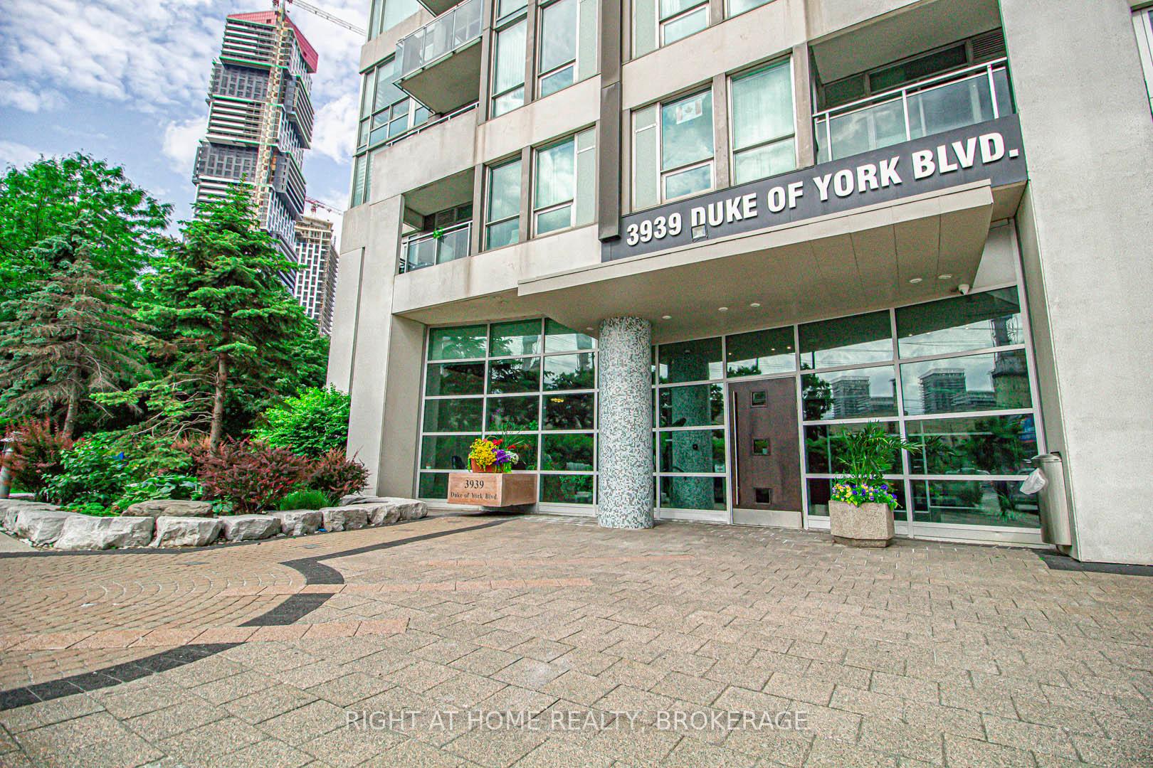2 Bedrooms Condo at 3939 Duke Of York, Mississauga For sale