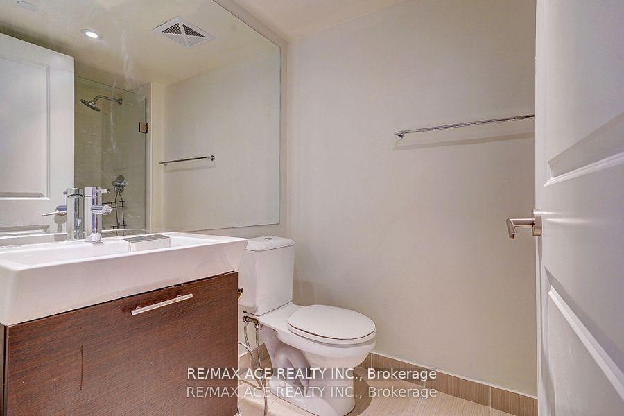 3 Bedrooms Condo at 386 Yonge, Toronto For sale