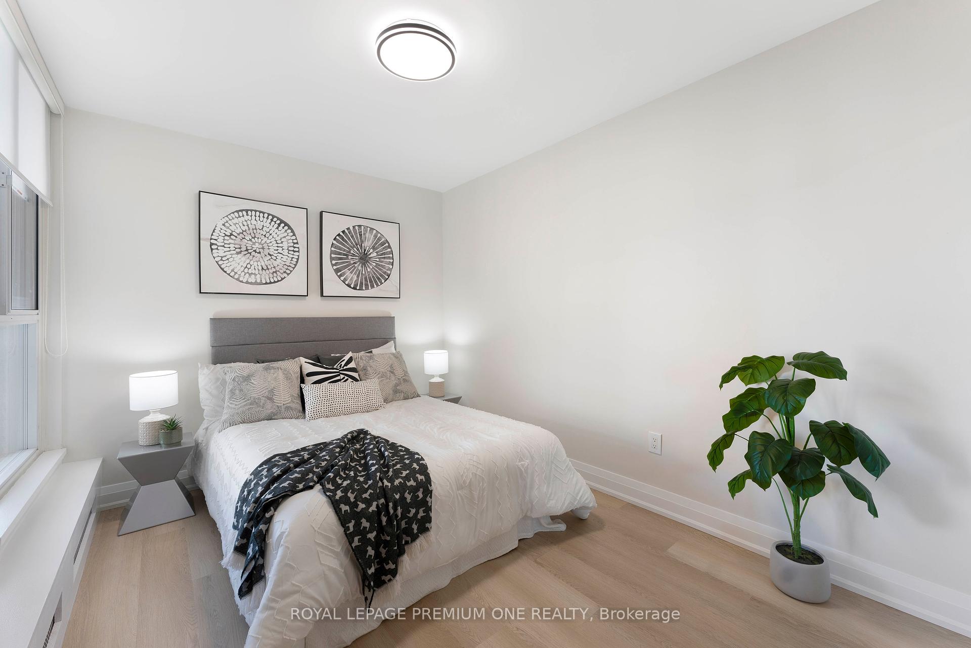 3 Bedrooms Condo at 60 Southport, Toronto For sale