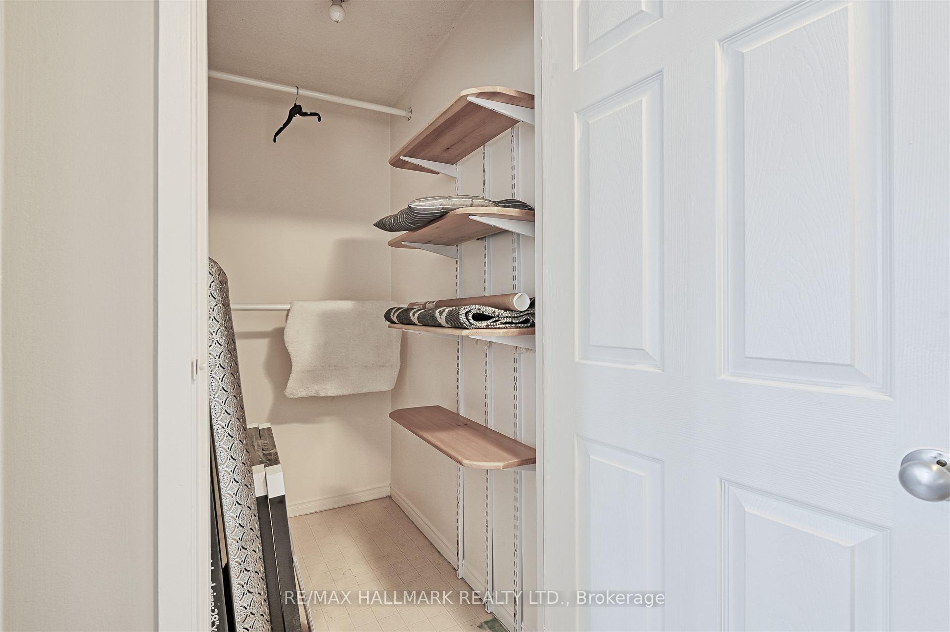 2 Bedrooms Condo at 86 Gerrard, Toronto For sale