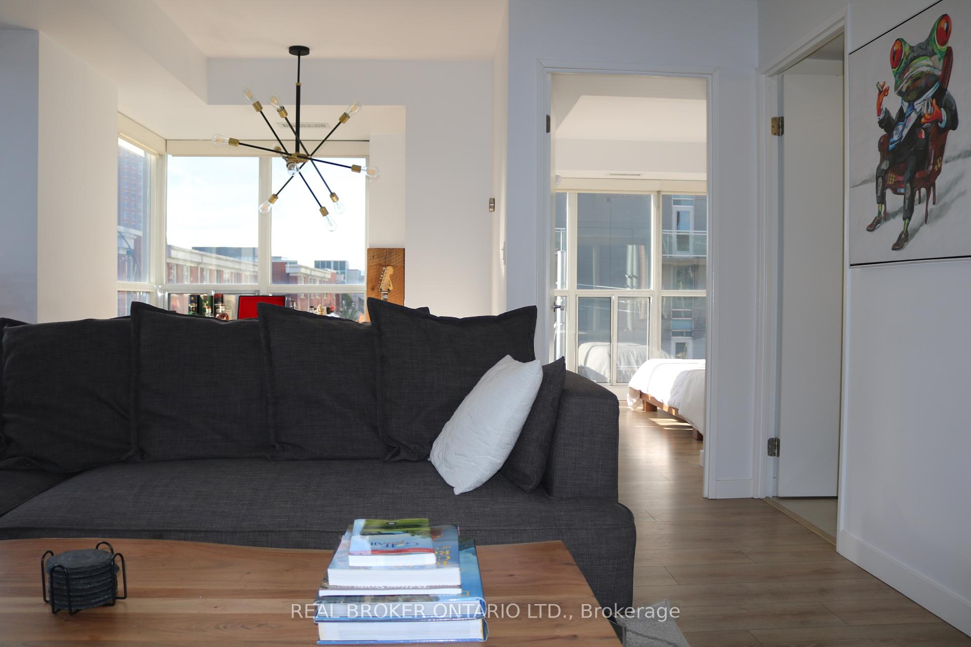 2 Bedrooms Condo at 1005 King, Toronto For sale