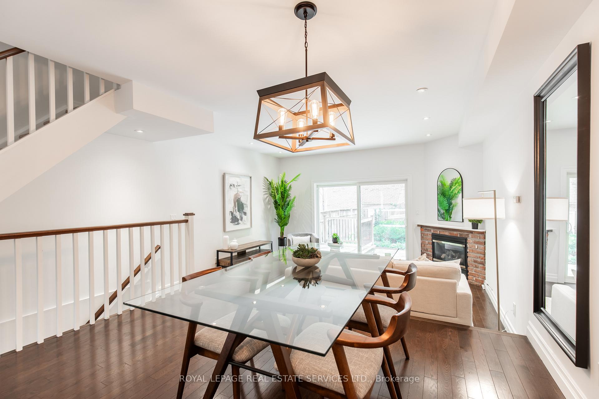 3 Bedrooms Condo at 3122 Lakeshore, Oakville For sale