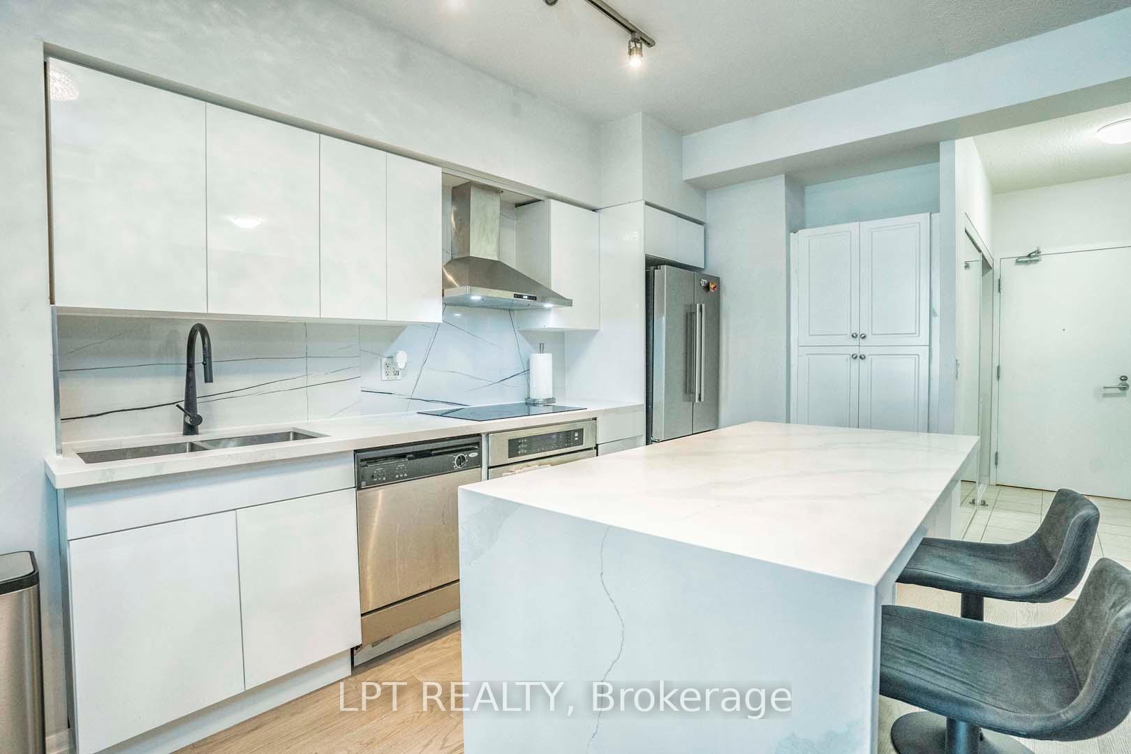 2 Bedrooms Condo at 215 Fort York, Toronto For sale
