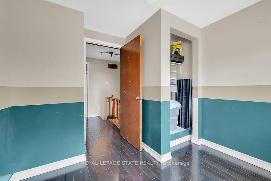 3 Bedrooms Condo at 977 Francis,  Burlington For sale