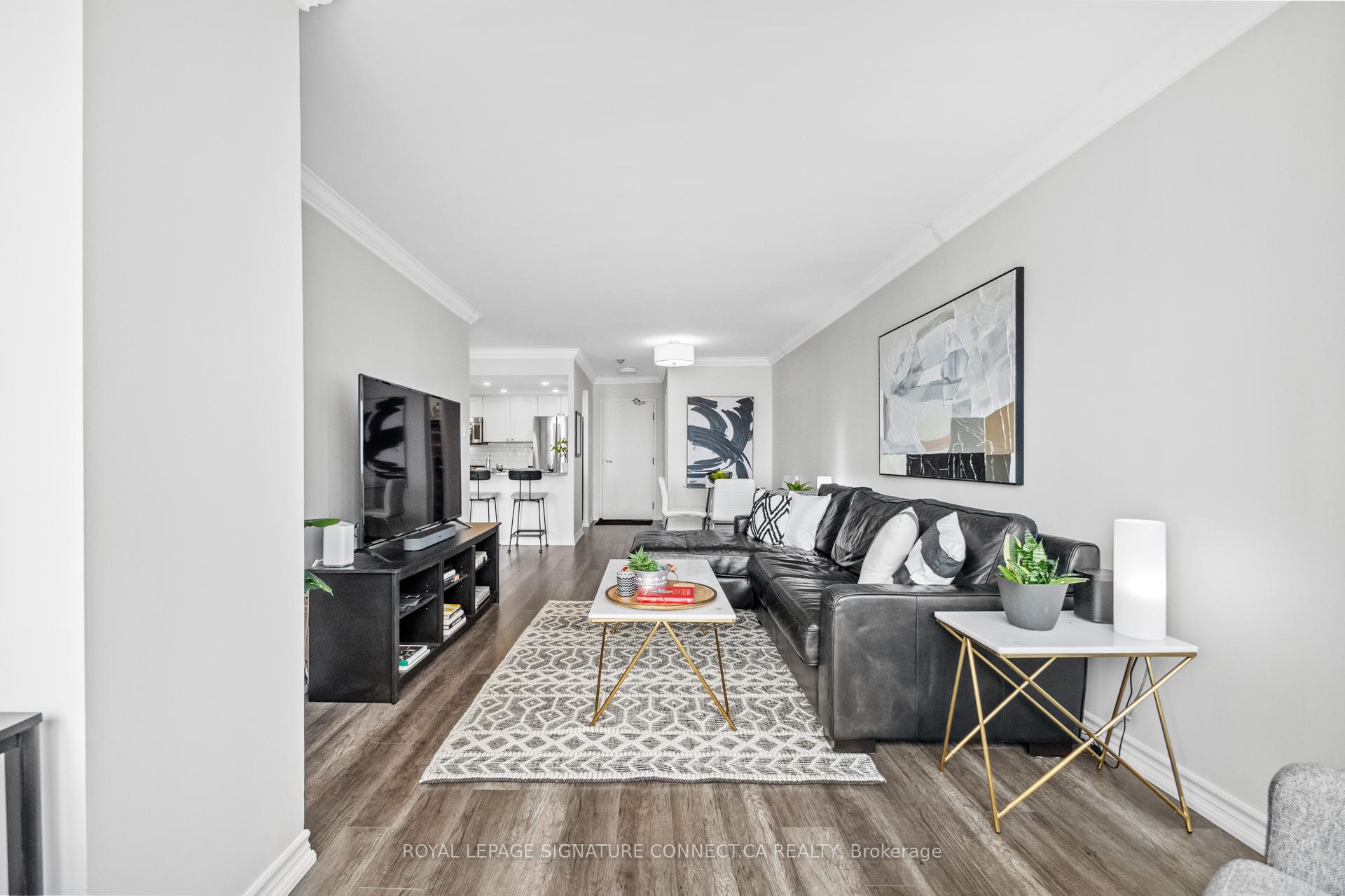 2 Bedrooms Condo at 75 King, Mississauga For sale