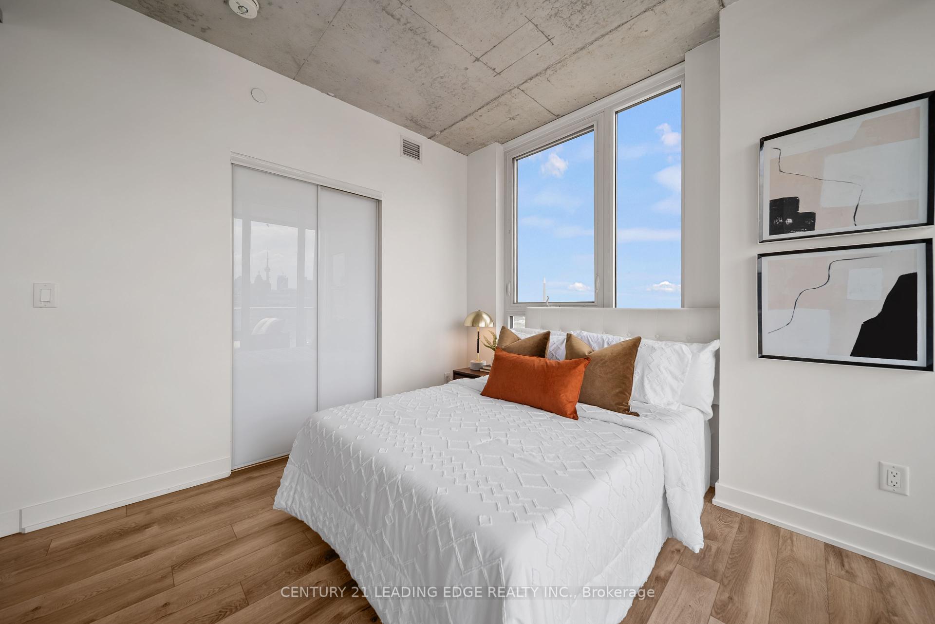 3 Bedrooms Condo at 15 BASEBALL, Toronto For sale