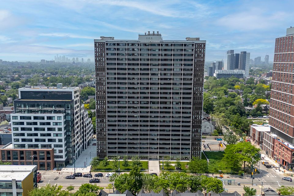 666 Spadina