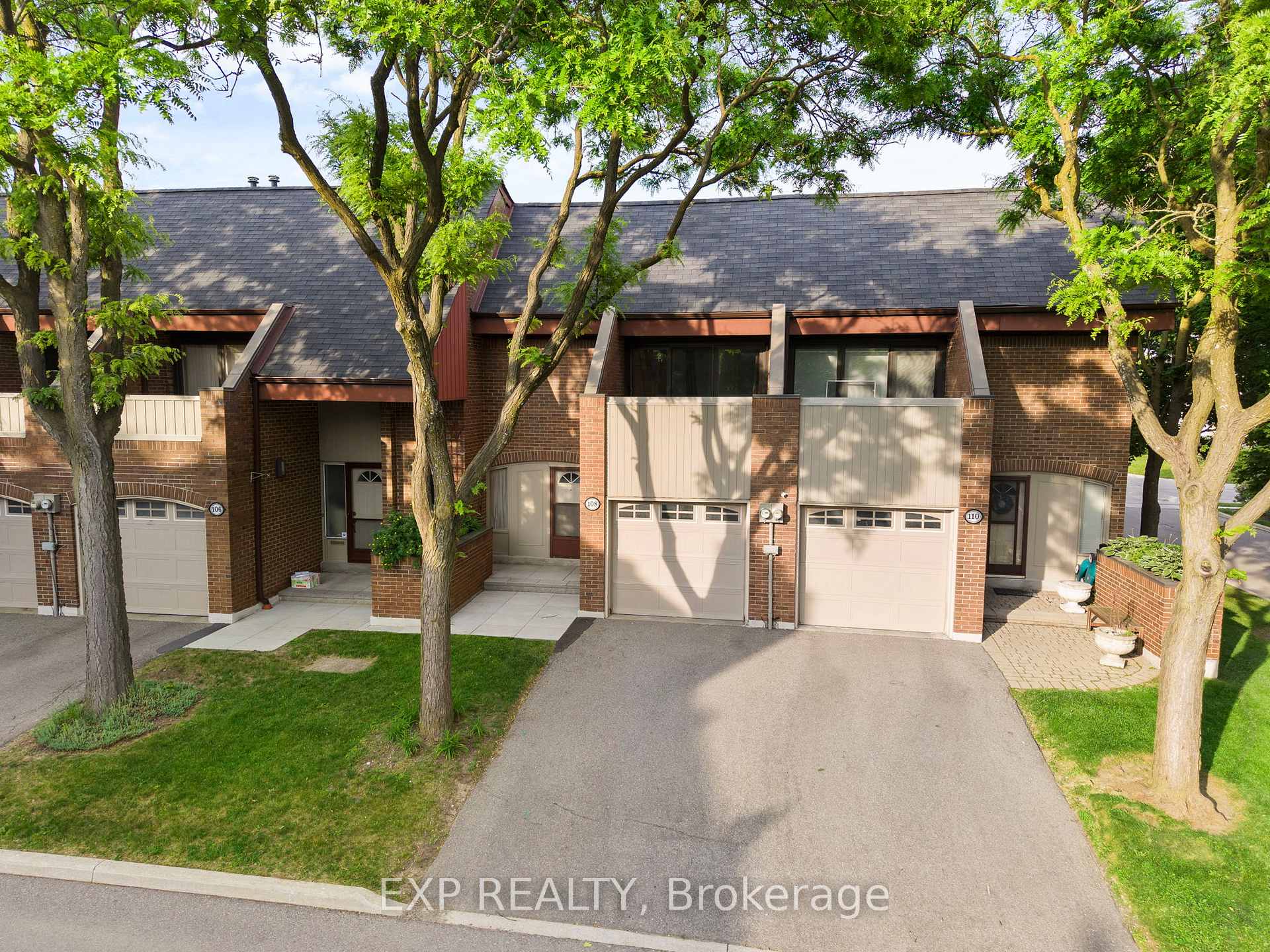 3 Bedrooms Condo at 108 Flaming Rose, Toronto For sale
