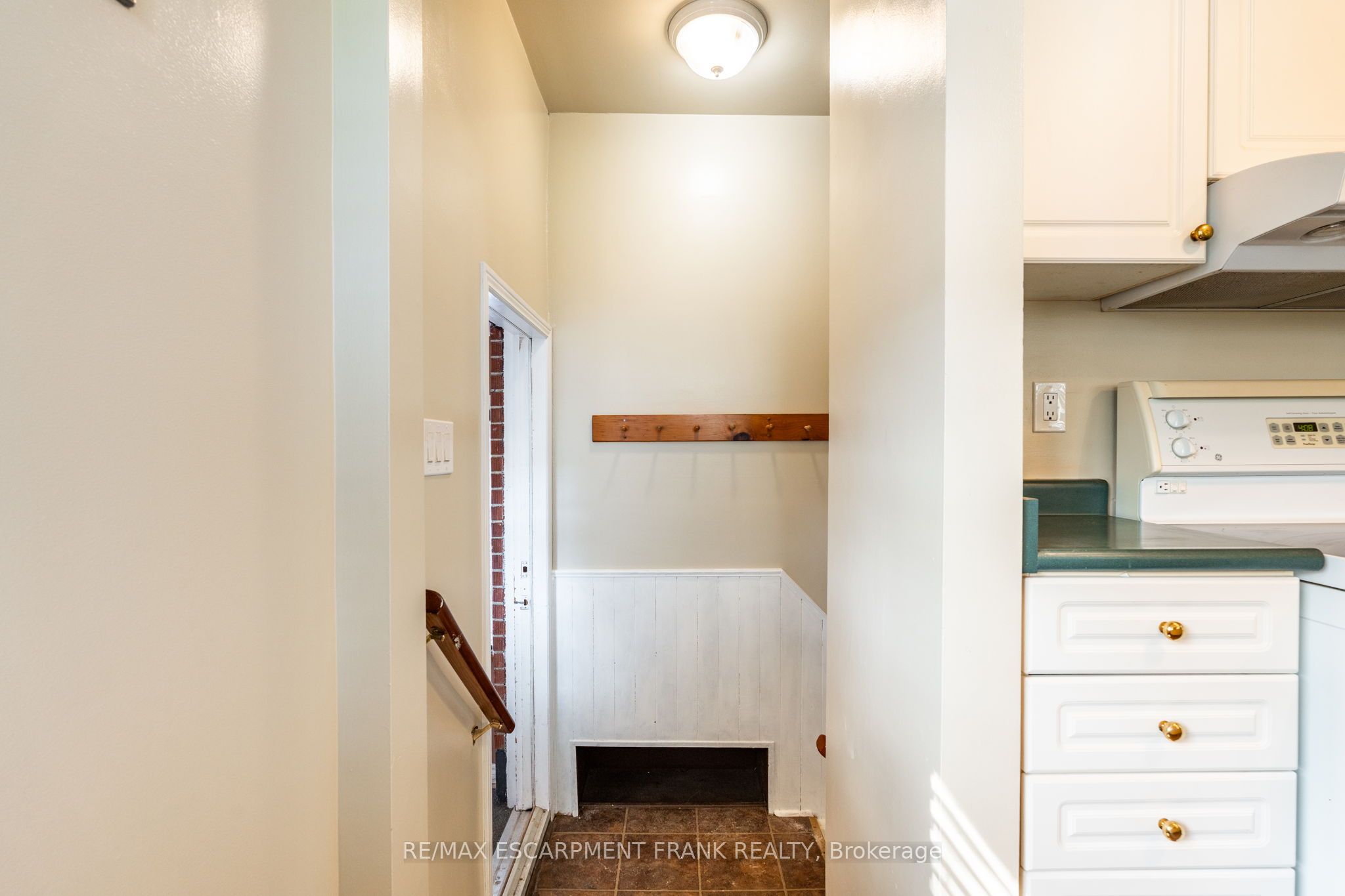 699 RYMAL Road W, Hamilton Gurnett