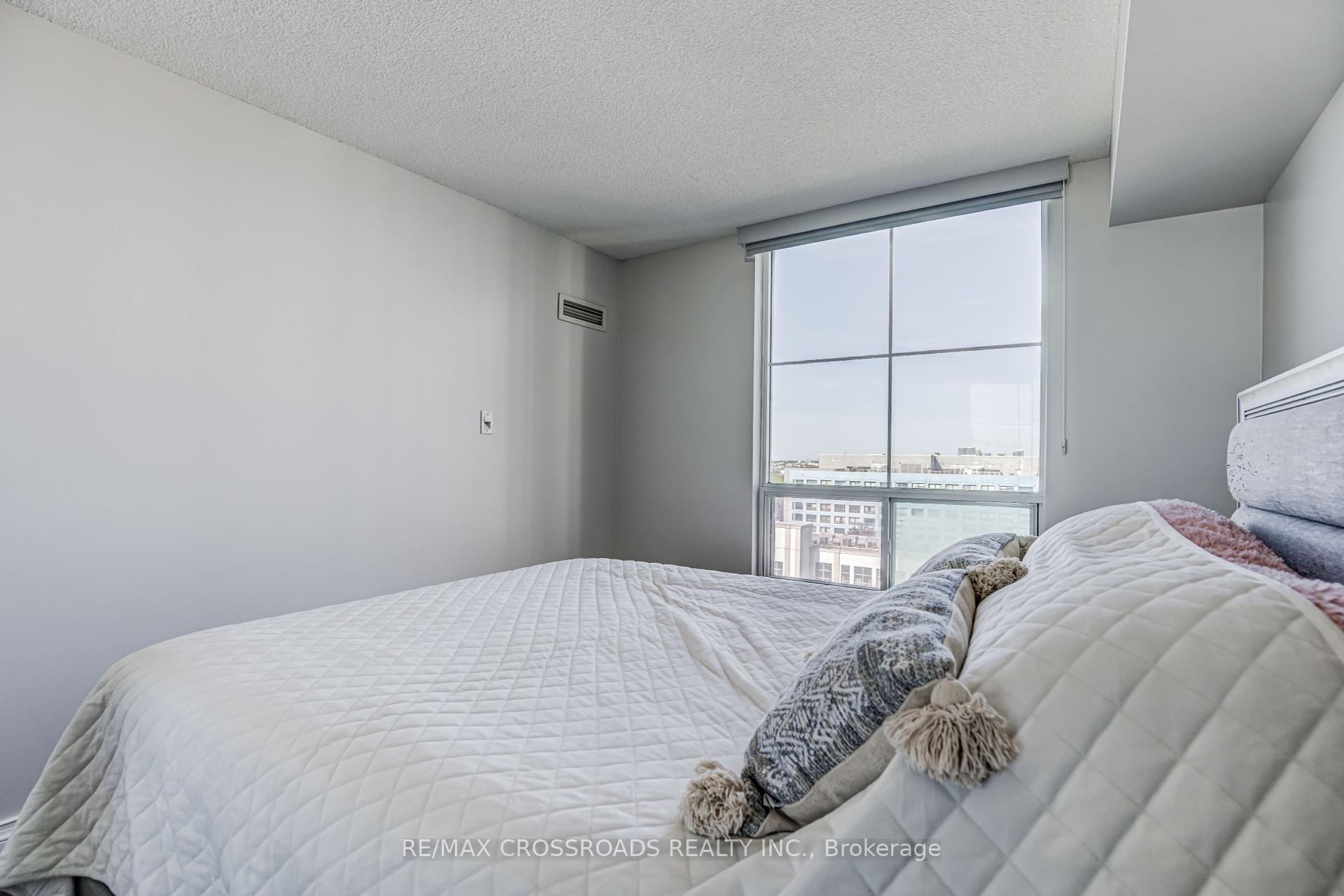 2 Bedrooms Condo at 8 Rosebank, Toronto For sale