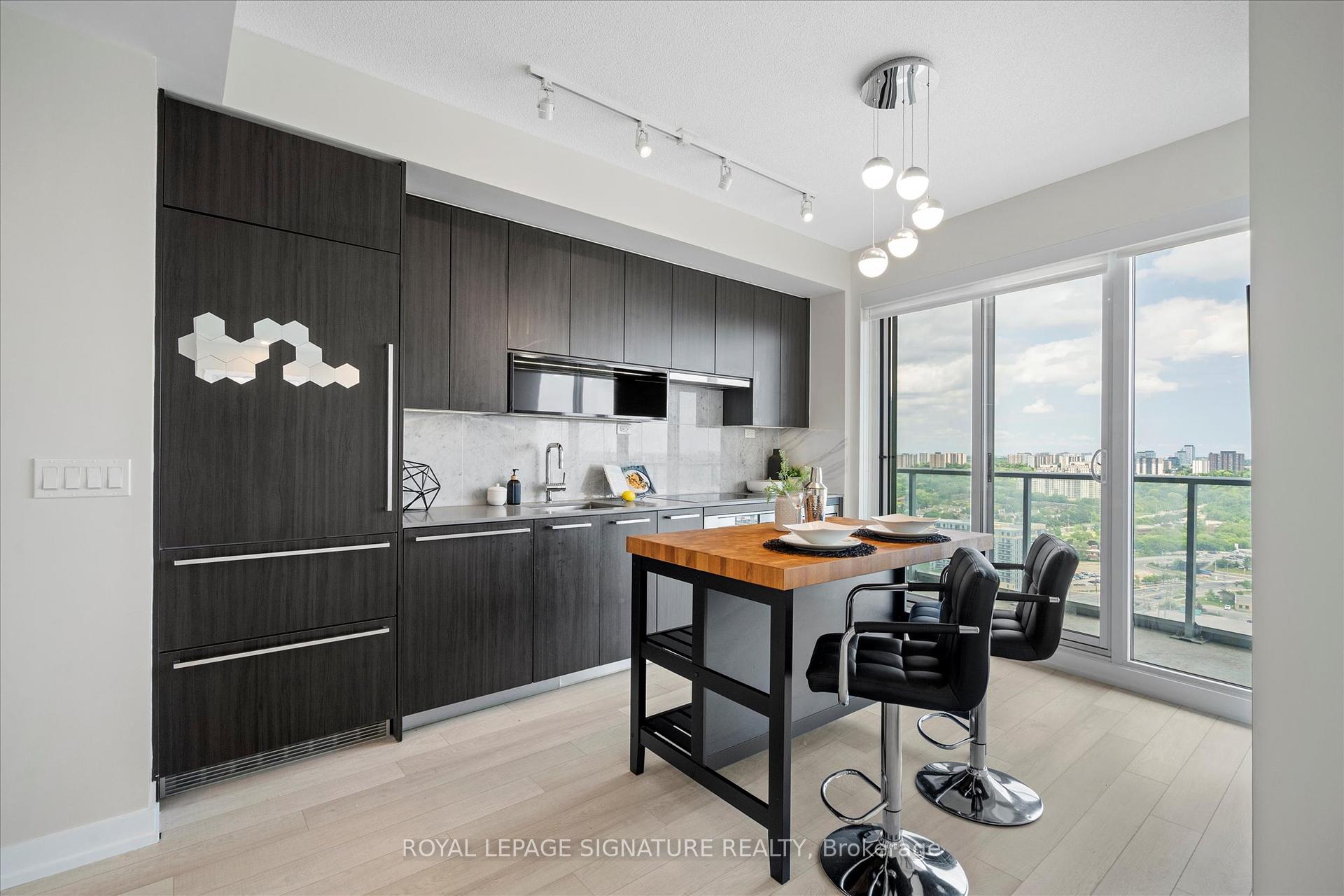 2 Bedrooms Condo at 117 McMahon, Toronto For sale