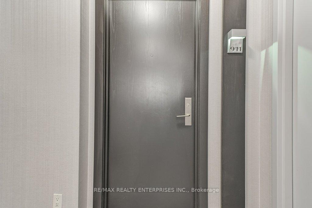 2 Bedrooms Condo at 80 Absolute, Mississauga For sale