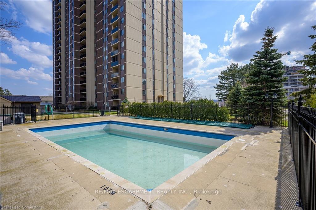 3 Bedrooms Condo at 301 FRANCES,  Hamilton For sale