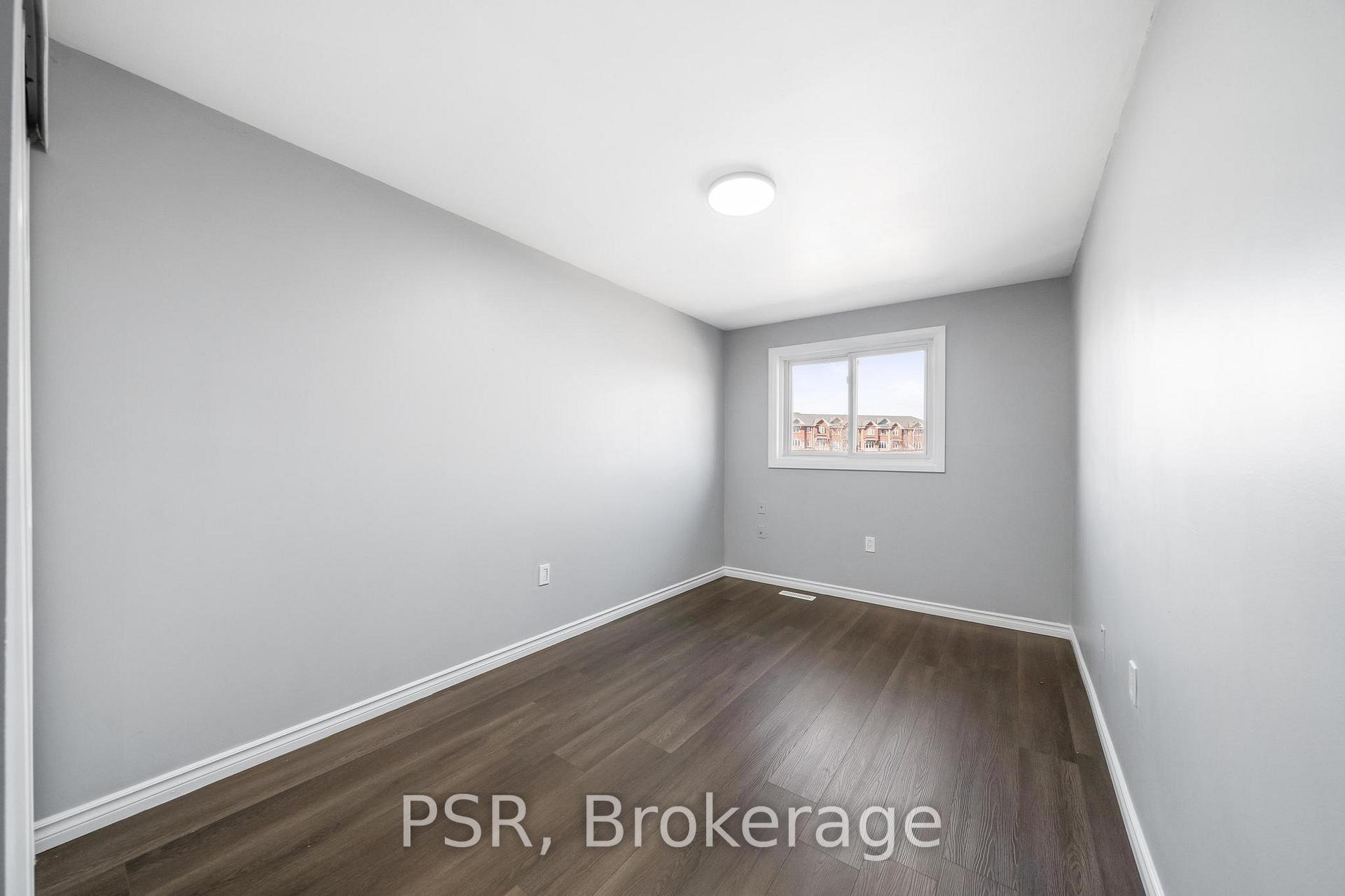 3 Bedrooms Condo at 10 Angus, Hamilton For sale