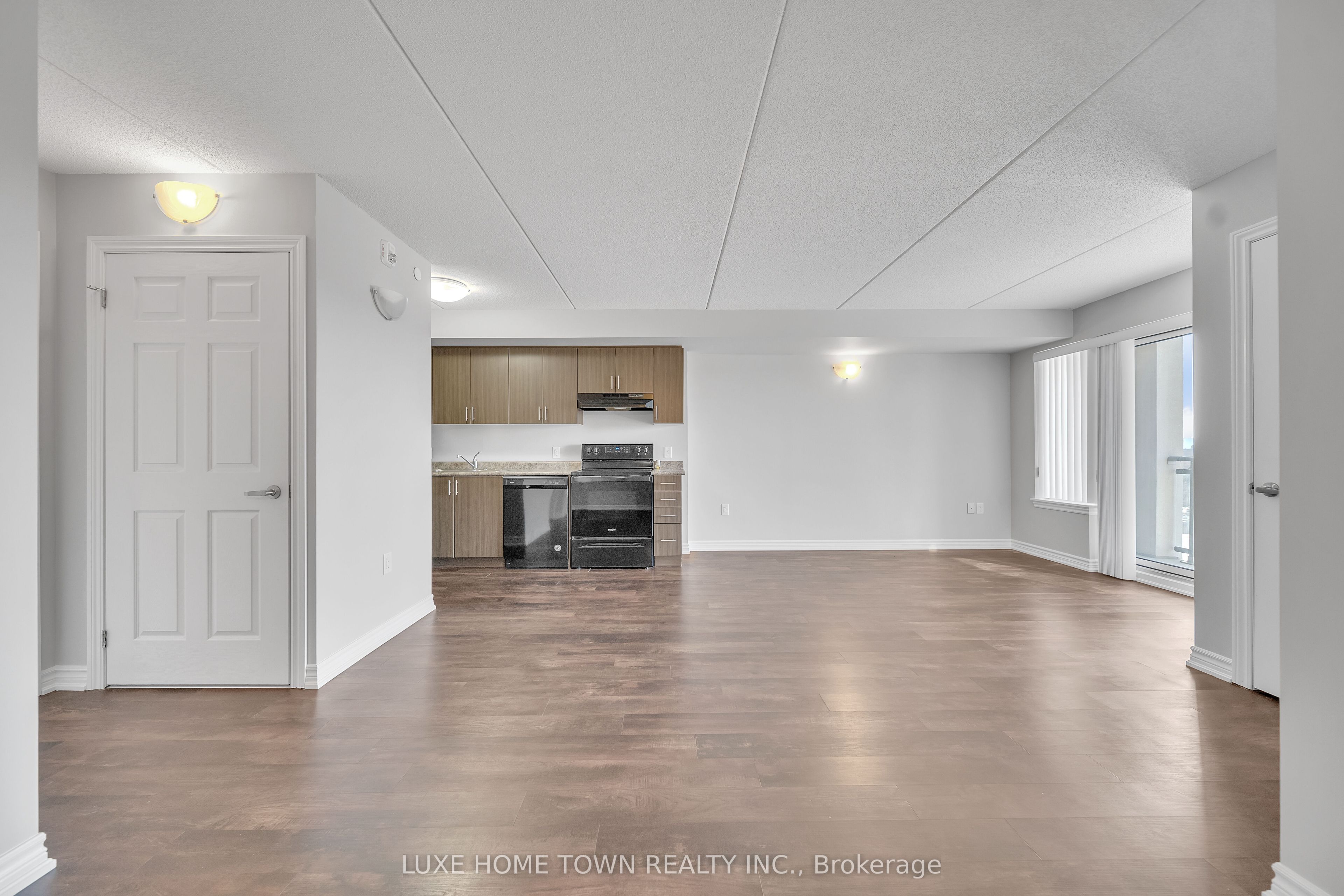 716 Main Street E, #801