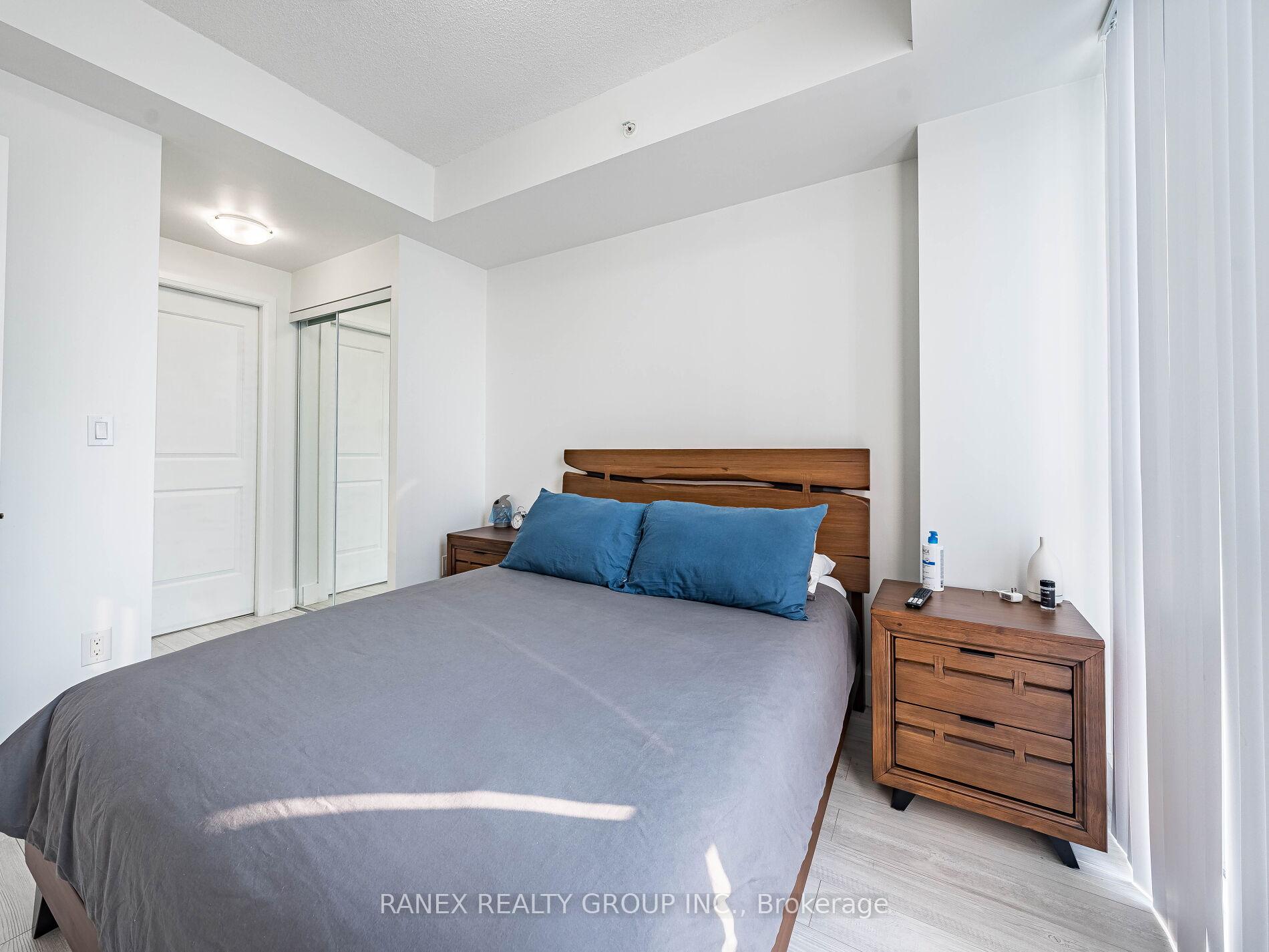2 Bedrooms Condo at 5025 Four Springs, Mississauga For sale
