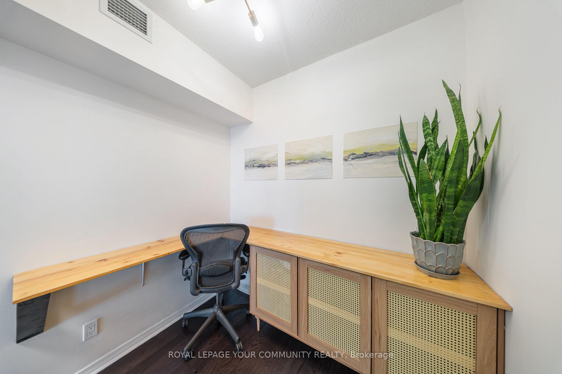 2 Bedrooms Condo at 15 Legion, Toronto For sale