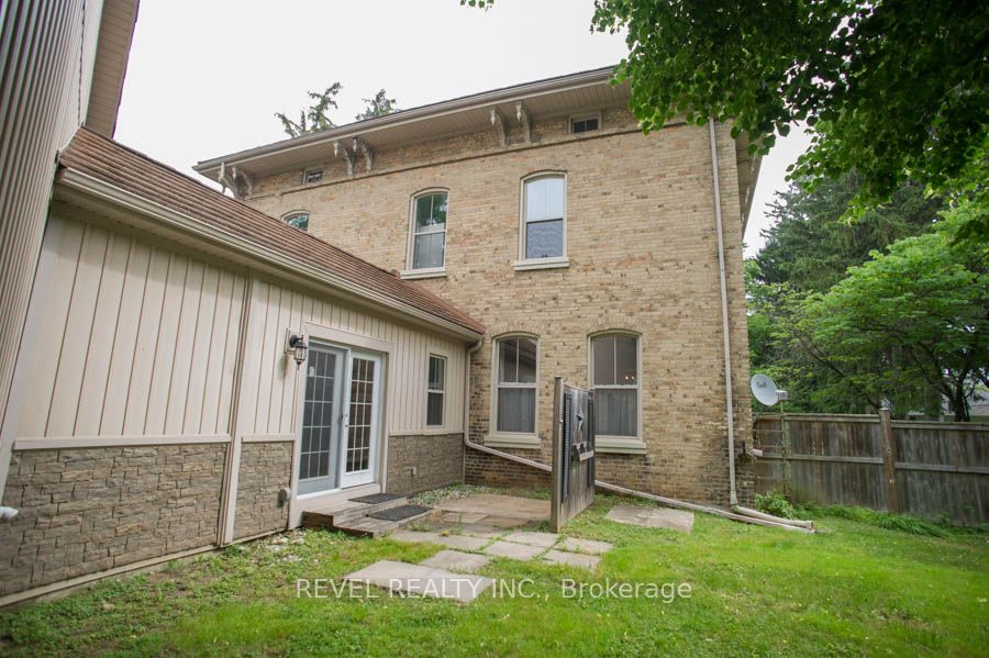 40 Oakhill Drive