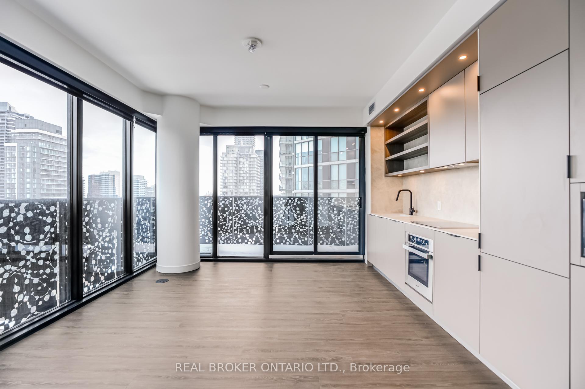 3 Bedrooms Condo at 55 Charles St, Toronto For sale