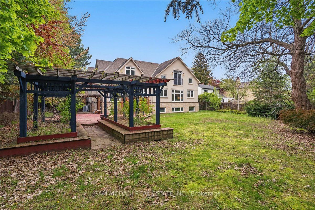 955 Albertson Crescent