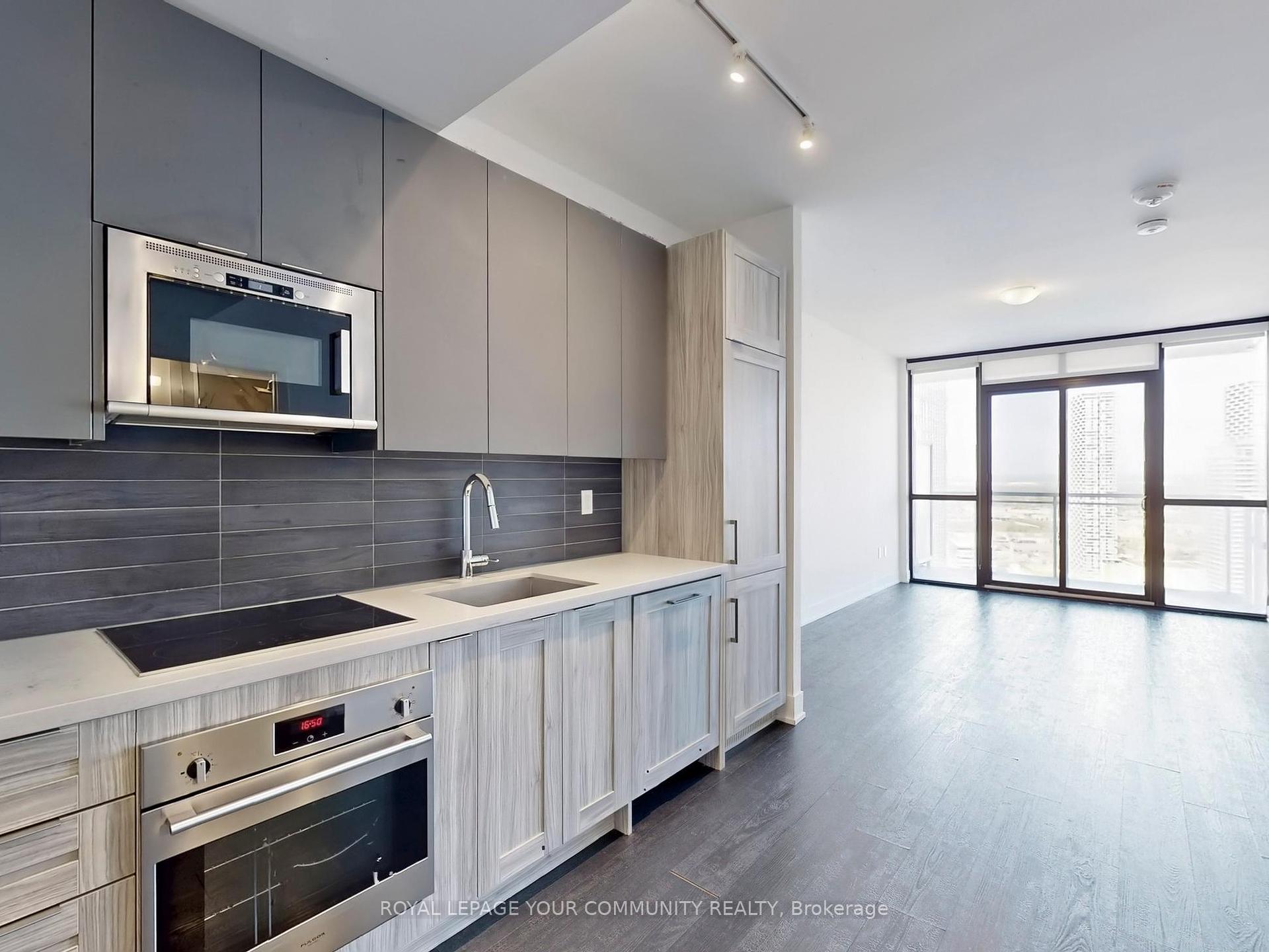 2 Bedrooms Condo at 2908 Highway 7, Vaughan For sale