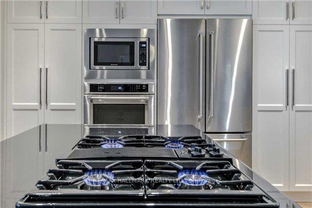 3 Bedrooms Condo at 121 Woodbridge, Vaughan For sale