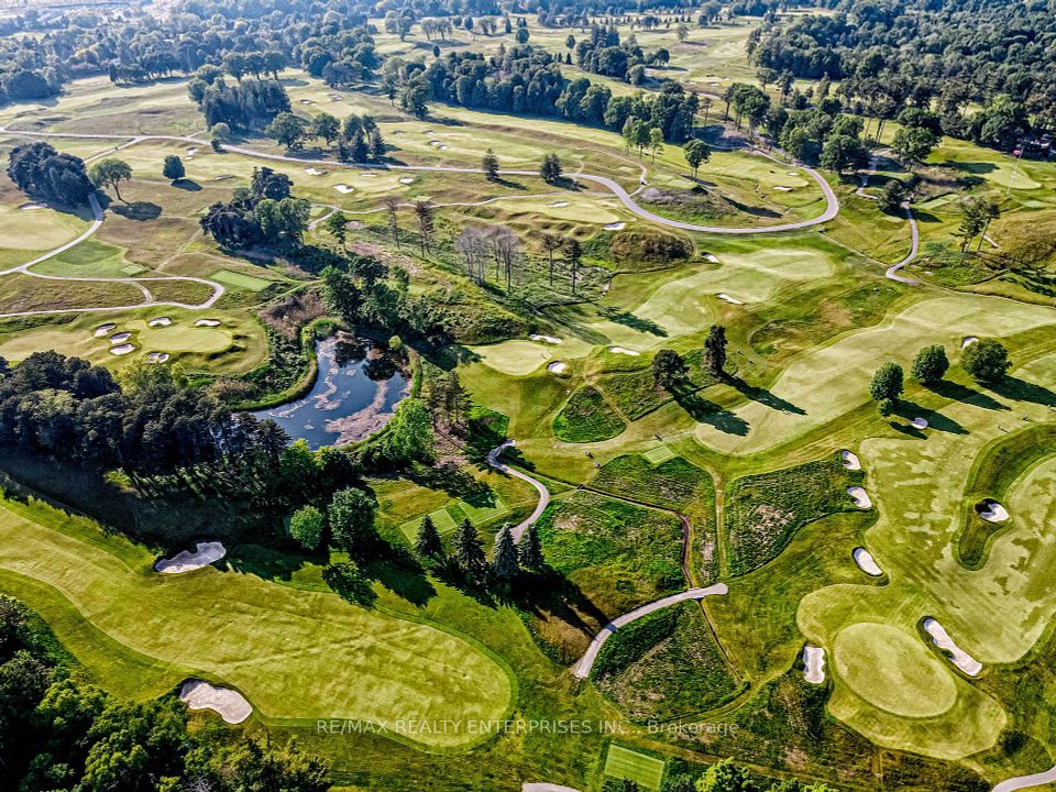 Nearby golf clubs are Lakeview and Toronto Golf Cl