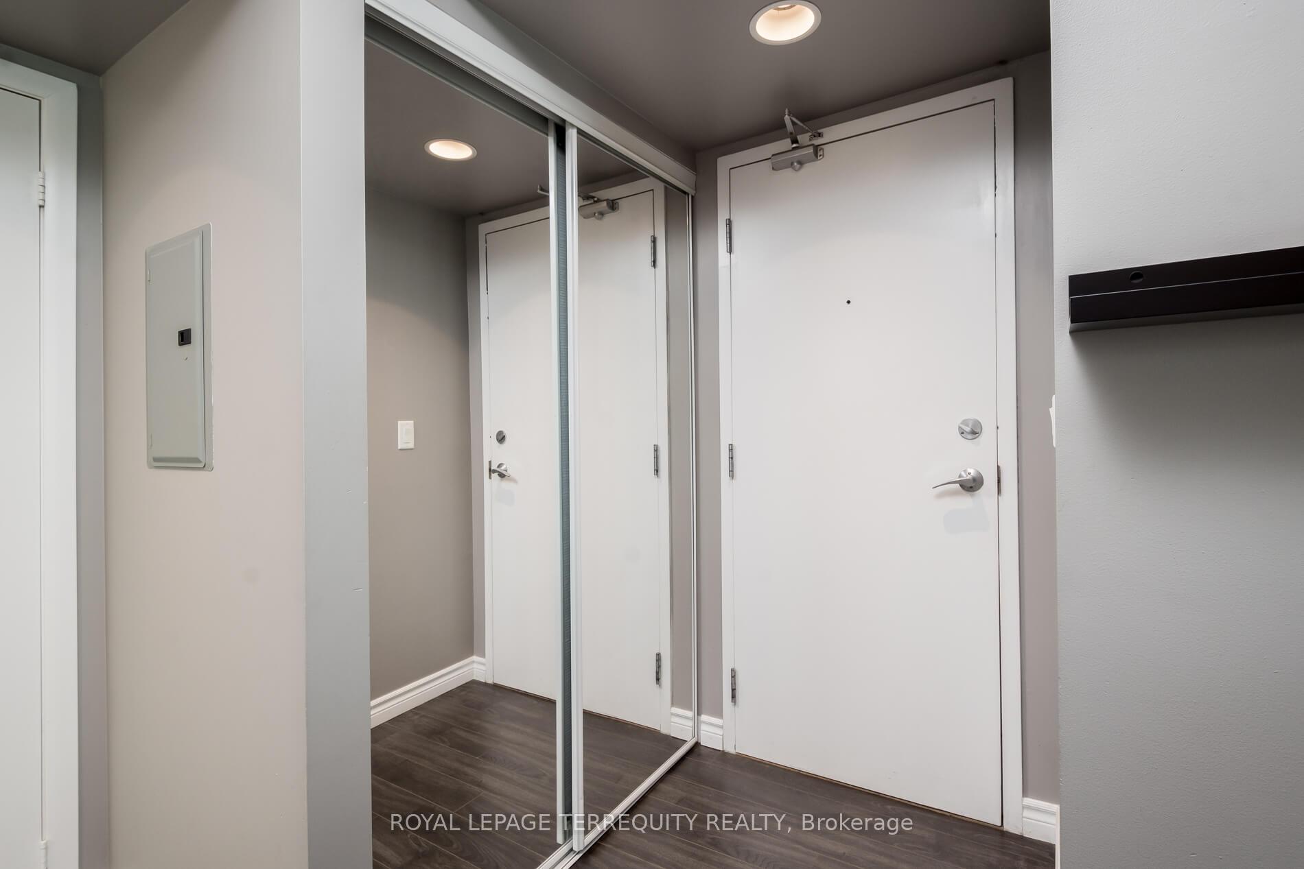 2 Bedrooms Condo at 600 Fleet, Toronto For sale