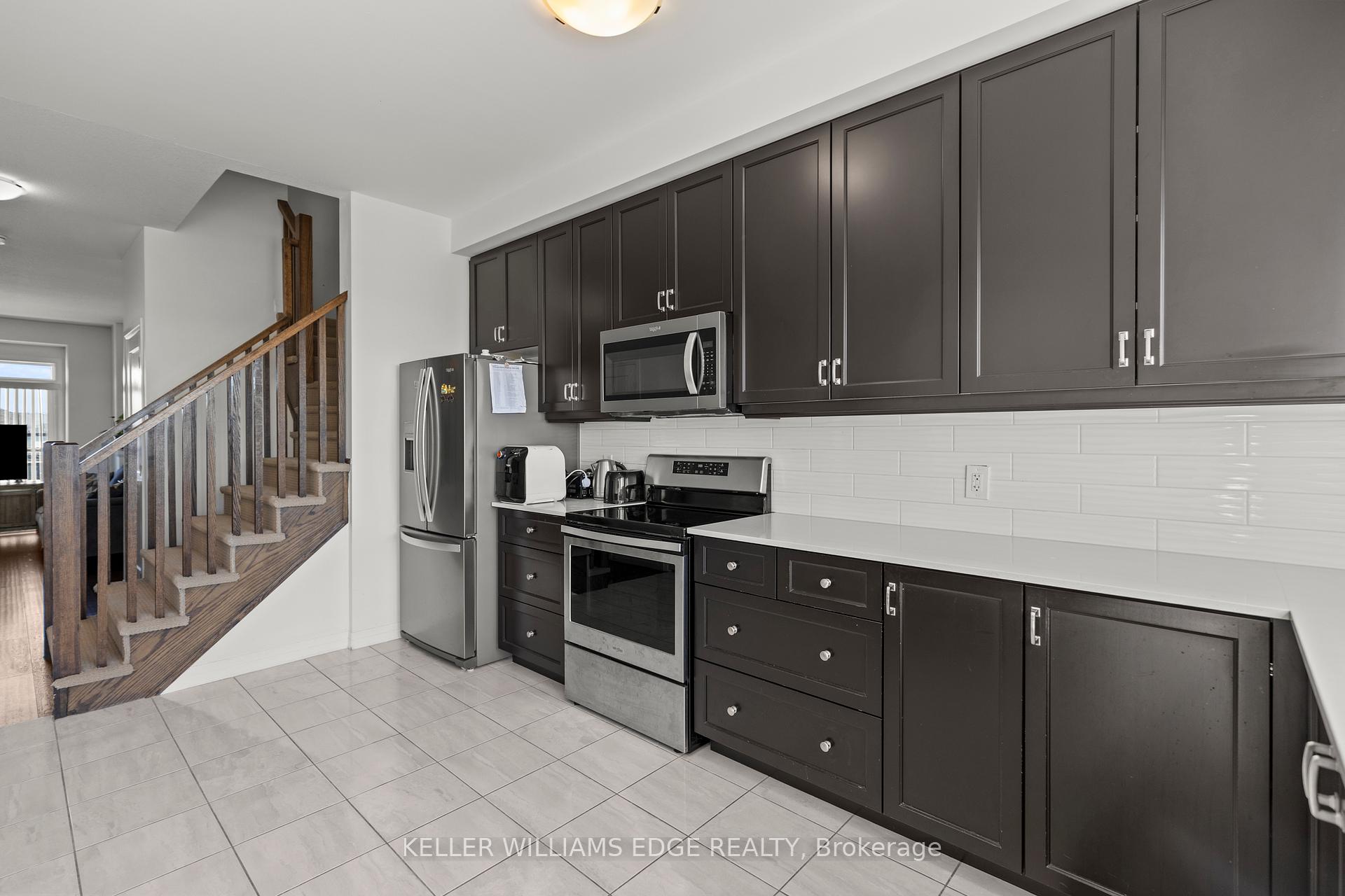 3 Bedrooms Condo at 30 Time Square, Hamilton For sale