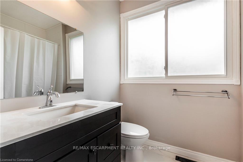 3 Bedrooms Condo at 4199 Longmoor, Burlington For sale